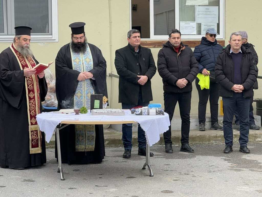 Το δημοτικό γκαράζ του Δήμου Πέλλας έκοψε τη βασιλόπιτα