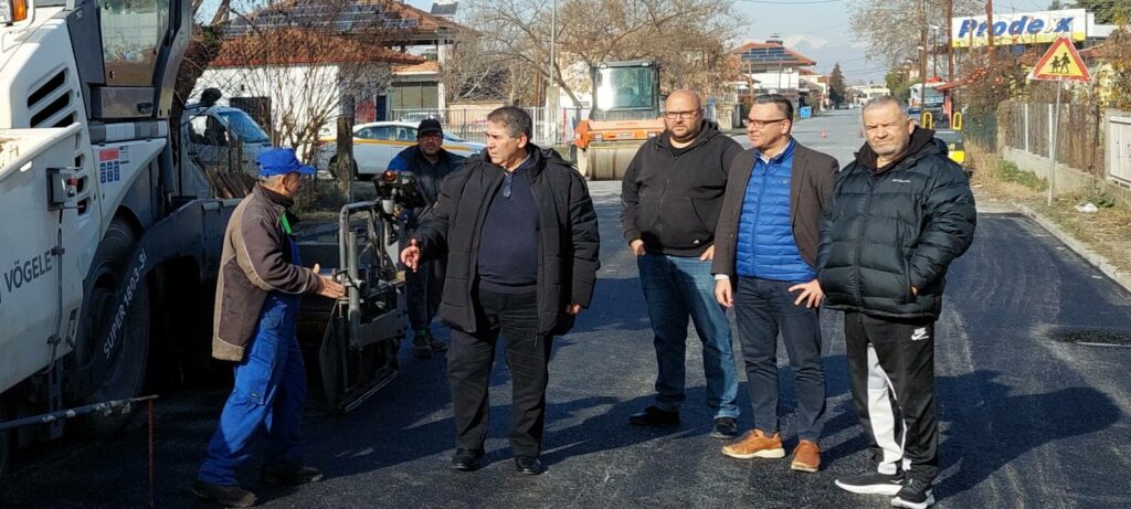 Υλοποιήθηκε το έργο «Συντήρηση οδοστρωμάτων (δημοτικοί οδοί Κρύας Βρύσης - Αξού - Γαλατάδων – Καρυώτισσας)» προϋπολογισμού 1.000.000 ευρώ, το οποίο συμβασιοποιήθηκε στις 546.546,02€ (συμπεριλαμβανομένου Φ.Π.Α. 24%) από την ΠΕ Πελλας