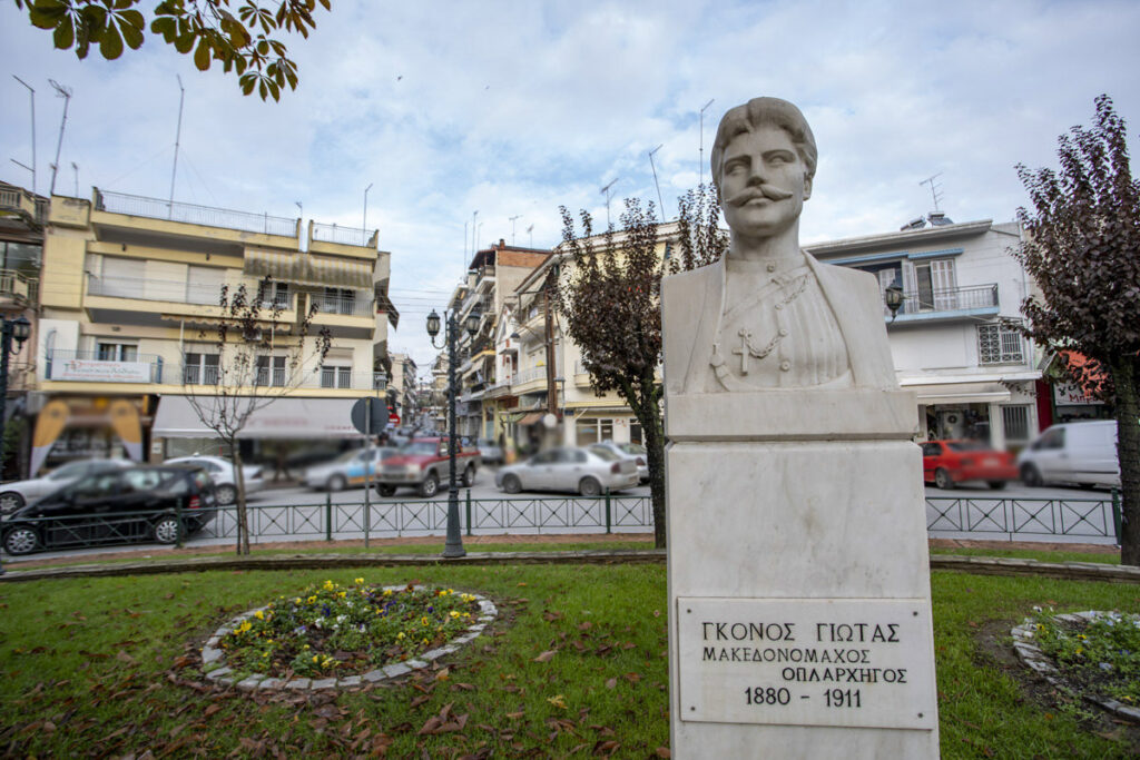 Ιστορικές Περιηγήσεις στα Γιαννιτσά Επόμενος σταθμός: εσπερινή περιήγηση στα δημόσια γλυπτά των Γιαννιτσών