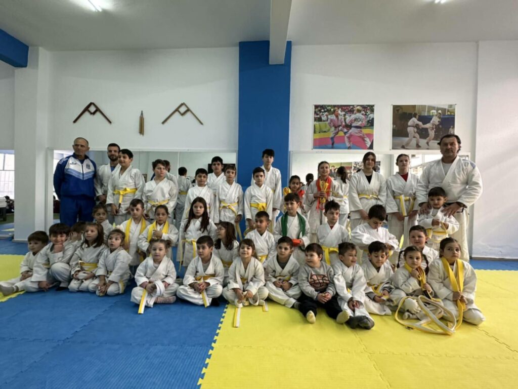 Επιτυχία και χαμόγελα στις εξετάσεις έγχρωμων ζωνών του Α.Σ. Ακαδημίας Άθλησης