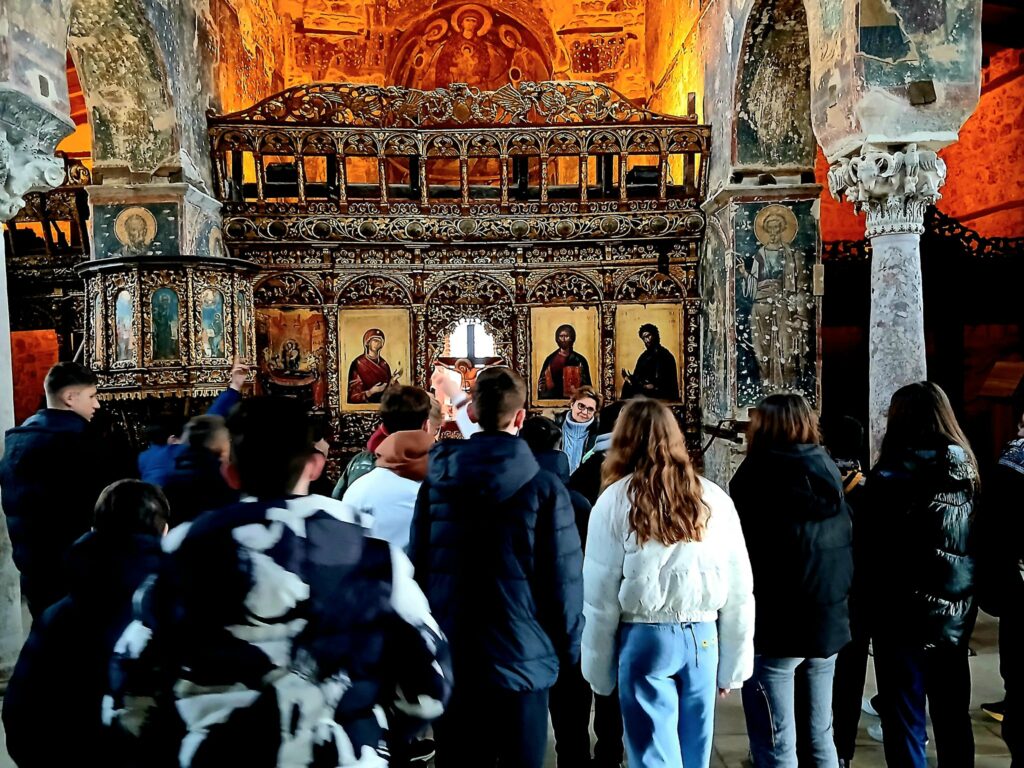 "Γνωρίζω τον τόπο μου": Οι μαθητές του 1ου Γυμνασίου Έδεσσας περιηγήθηκαν στη Συνοικία Βαρόσι