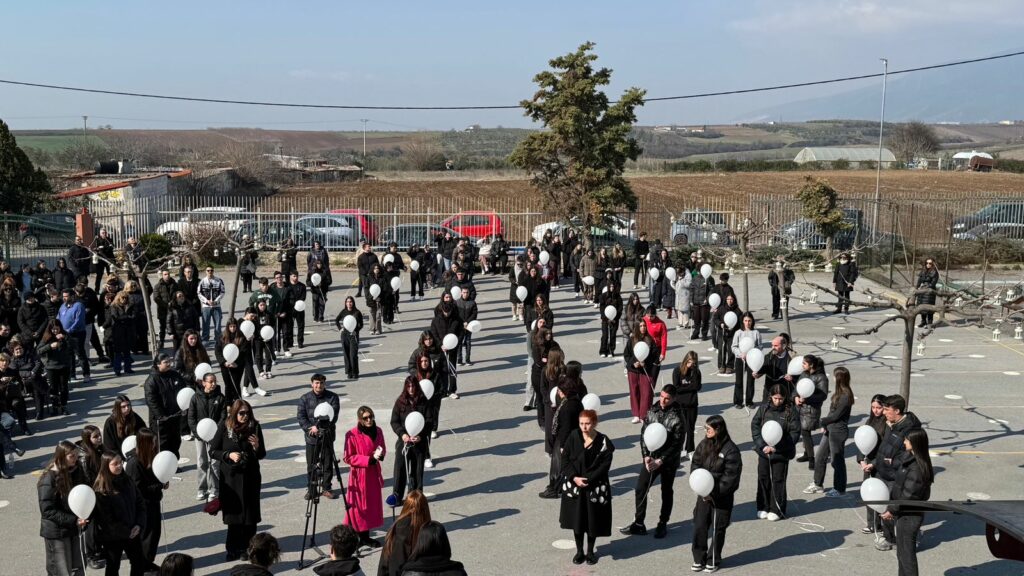 Συγκίνηση στην τελετή ονοματοδοσίας της βιβλιοθήκης του 3ου ΓΕΛ Γιαννιτσών σε "Ιφιγένεια Μήτσκα "-Παρών ο δήμαρχος Πέλλας