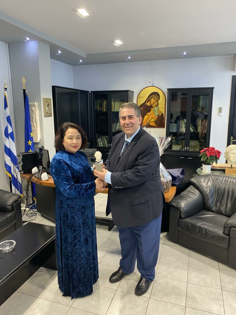 Επίσημη επίσκεψη της Πρέσβειρας του Βιετνάμ στο Γραφείο Αντιπεριφερειάρχη Πέλλας