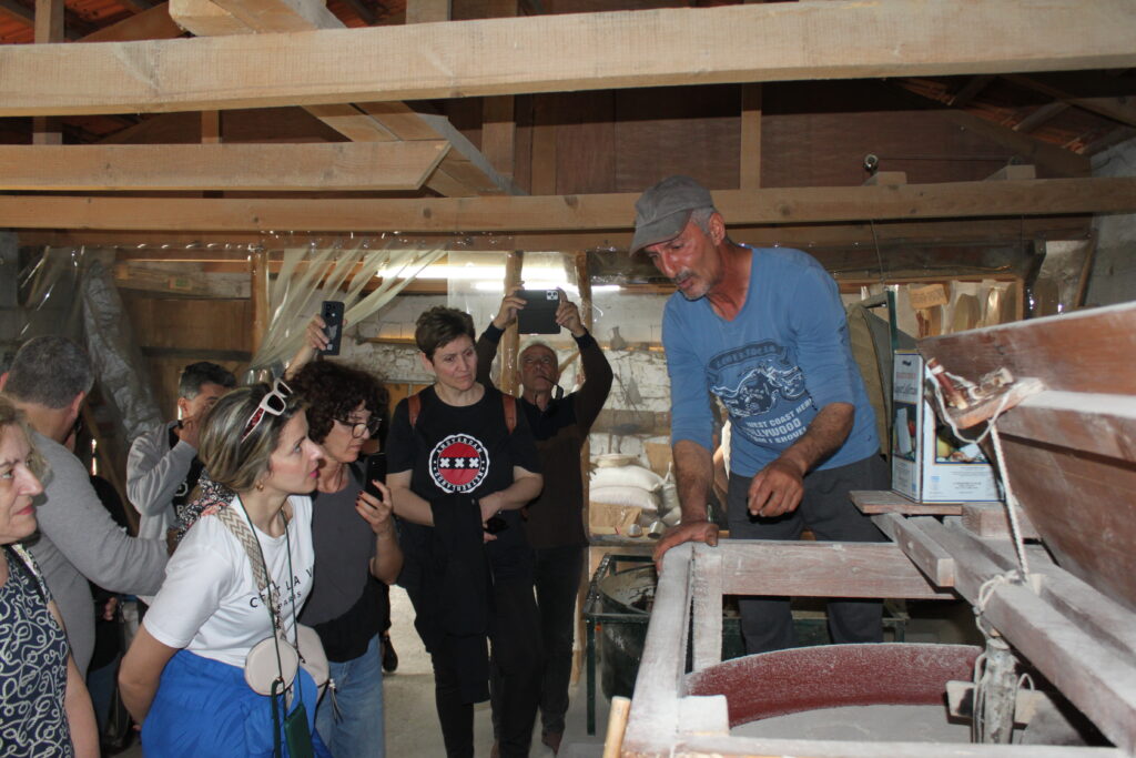 «Υδροκίνηση : Ένα βιωματικό ταξίδι στην ανανεώσιμη ενέργεια και την ιστορία του νερού»