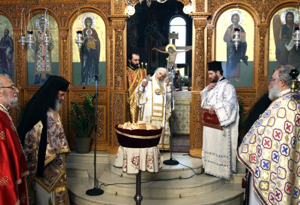 ΑΡΧΙΕΡΑΤΙΚΗ Θ. ΛΕΙΤΟΥΡΓΙΑ ΤΗΝ Δ΄ ΚΥΡΙΑΚΗ ΤΩΝ ΝΗΣΤΕΙΩΝ ΣΤΗΝ ΕΔΕΣΣΑ