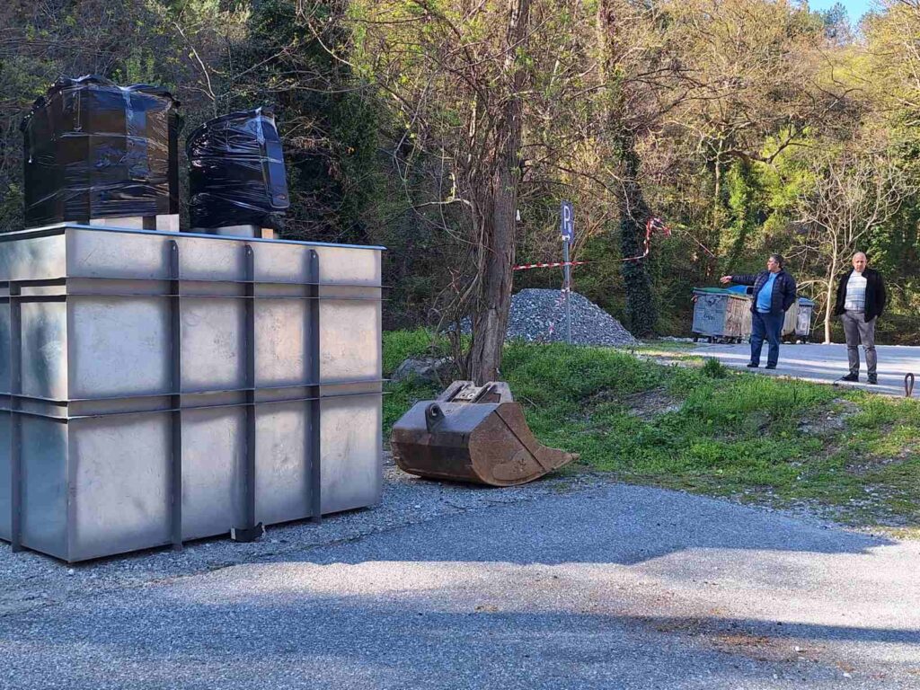 Τοποθέτηση υπόγειων κάδων απορριμμάτων σε τουριστικούς προορισμούς της Πέλλας