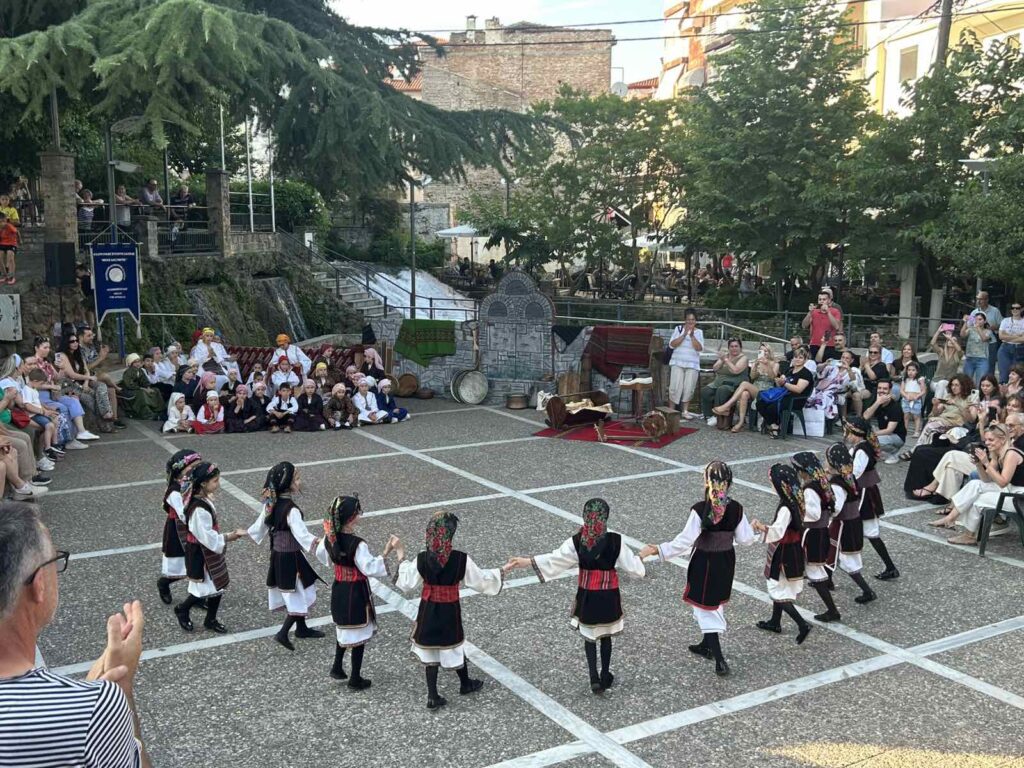 ΄΄ Χορευτικό ταξίδι στην παράδοση ΄΄Παιδική & Εφηβική Χορευτική Παράσταση Παραδοσιακών Χορών του Φιλοπρόοδου Συλλόγου Εδεσσας ΄΄ Μέγας Αλέξανδρος ΄΄