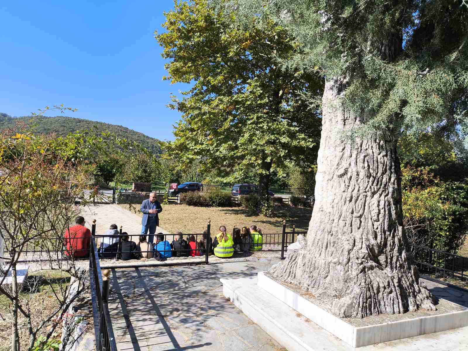 Εκπαιδευτική επίσκεψη των μαθητών του Δημοτικού Σχολείου Καρυδιάς στο Μνημείο Καπετάν Άγρα και Αντώνη Μίγκα