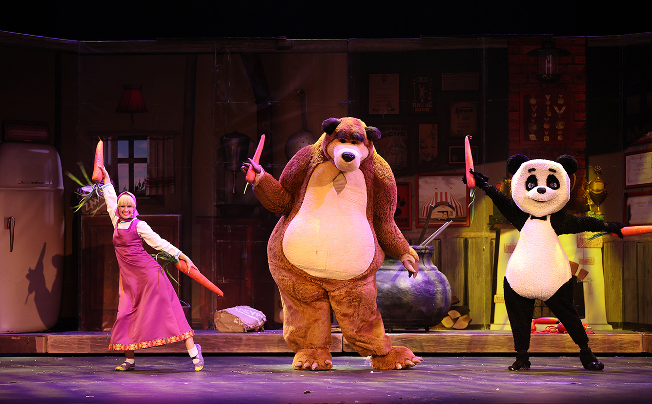 Η Μάσα και ο αρκούδος, μια μεγάλη γιορτή Σκηνοθεσία Ταμίλλα Κουλίεβα το Σάββατο 6 Δεκεμβρίου 2025 Ξενιτίδειο Πνευματικό Κέντρο