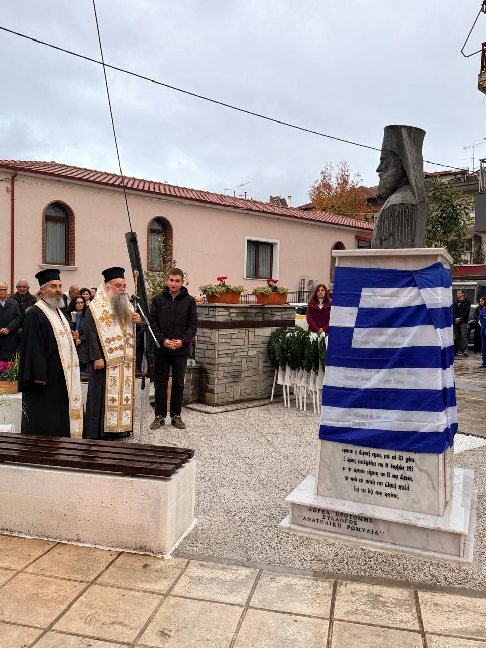 Ο Λάκης Βασιλειάδης στα αποκαλυπτήρια του Μνημείου Αγωνιστών της Απελευθέρωσης της Αριδαίας