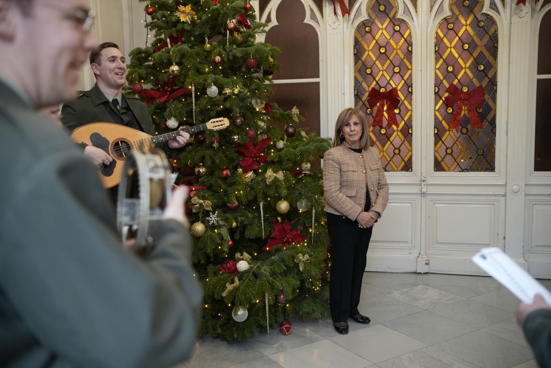 Κάλαντα της Πρωτοχρονιάς στην Περιφερειάρχη Κεντρικής Μακεδονίας