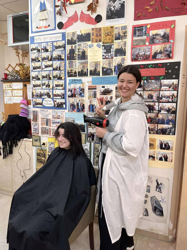 Χριστουγεννιάτικη δράση προσφοράς από τα τμήματα Κομμωτικής του ΕΠΑΛ-ΕΚ Έδεσσας