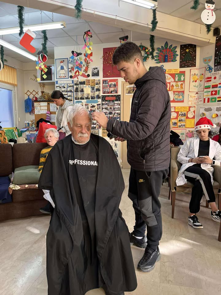 Χριστουγεννιάτικη δράση προσφοράς από τα τμήματα Κομμωτικής του ΕΠΑΛ-ΕΚ Έδεσσας