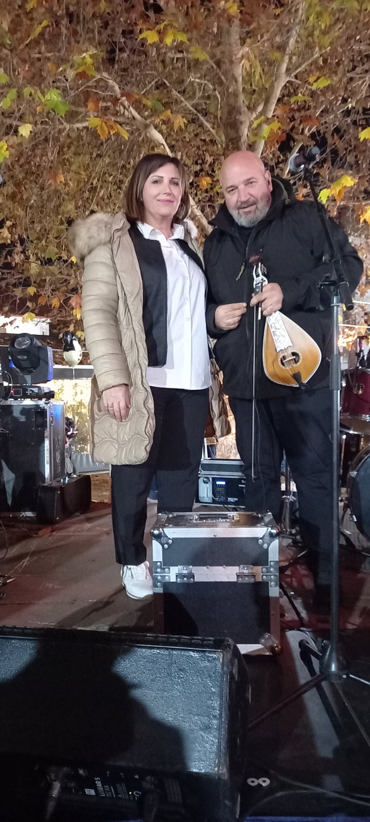 Φωταγωγήθηκε το Χριστουγεννιάτικο Δέντρο στη Σκύδρα