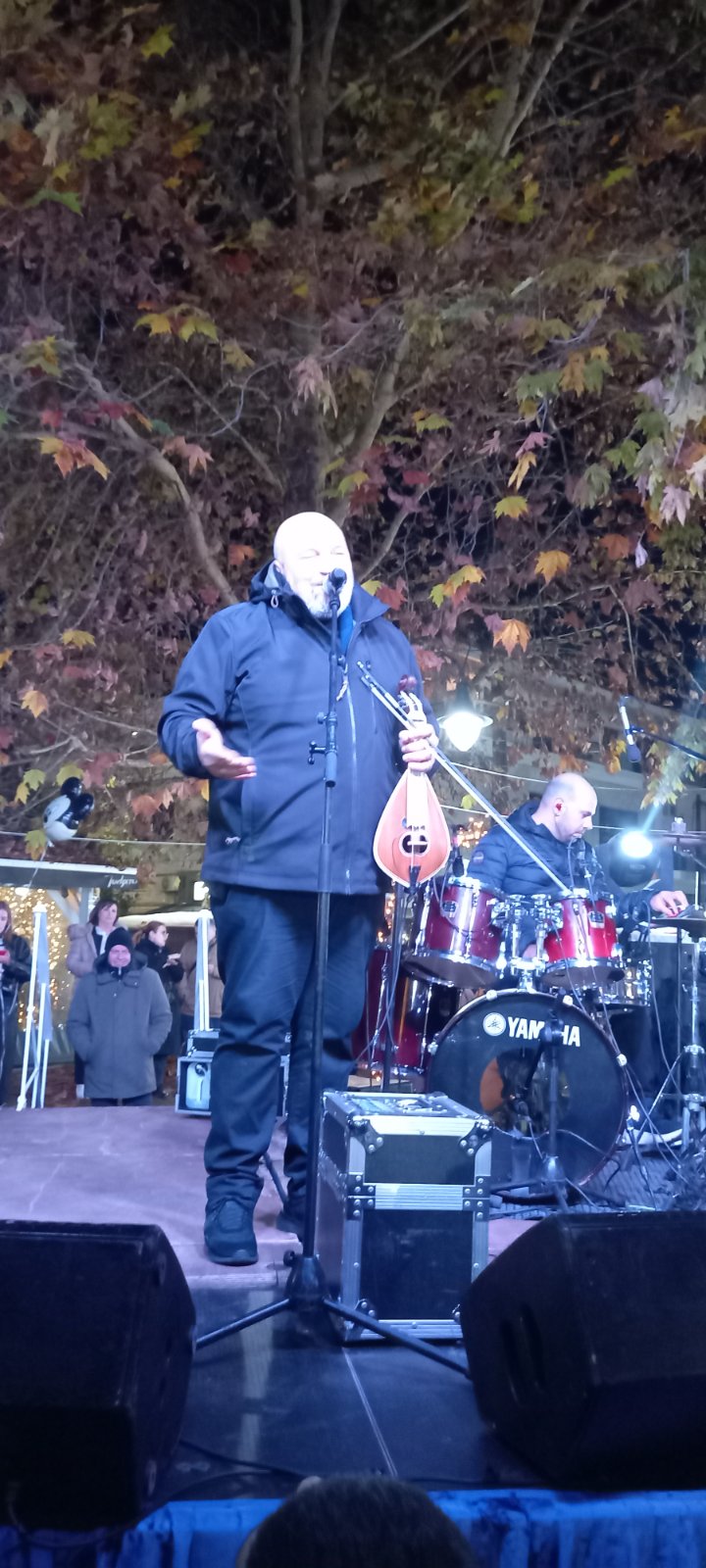 Φωταγωγήθηκε το Χριστουγεννιάτικο Δέντρο στη Σκύδρα