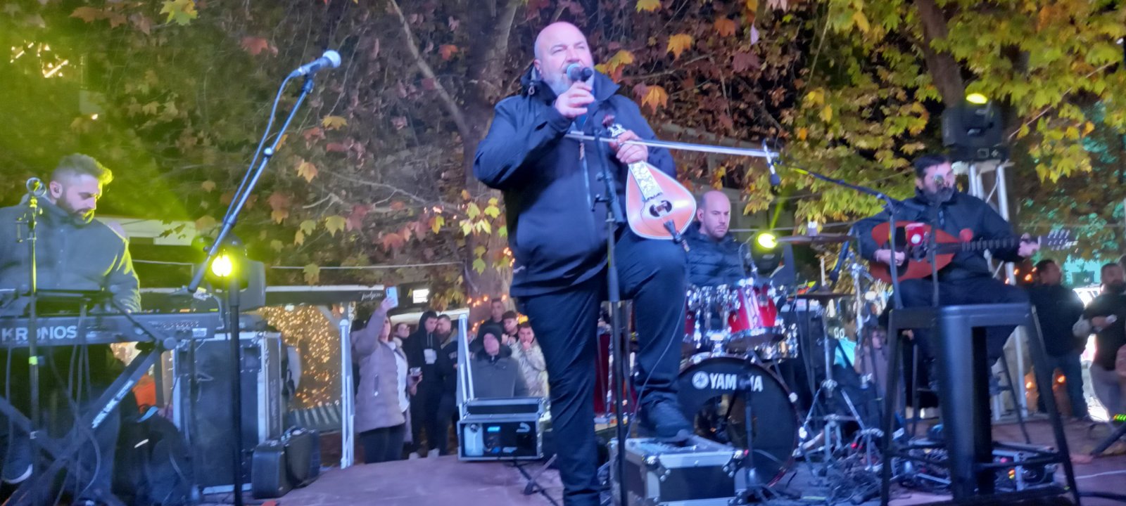 Φωταγωγήθηκε το Χριστουγεννιάτικο Δέντρο στη Σκύδρα