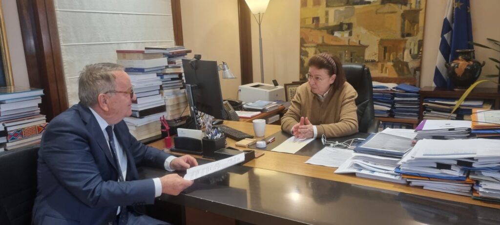 Επικοδομητική η συνάντηση Μενδώνη – Καρασμάνη για την αποκατάσταση, συντήρηση και ανάδειξη του Ιερού Ναού Κοιμήσεως της Θεοτόκου Γιαννιτσών «Παλαιάς Μητρόπολης»