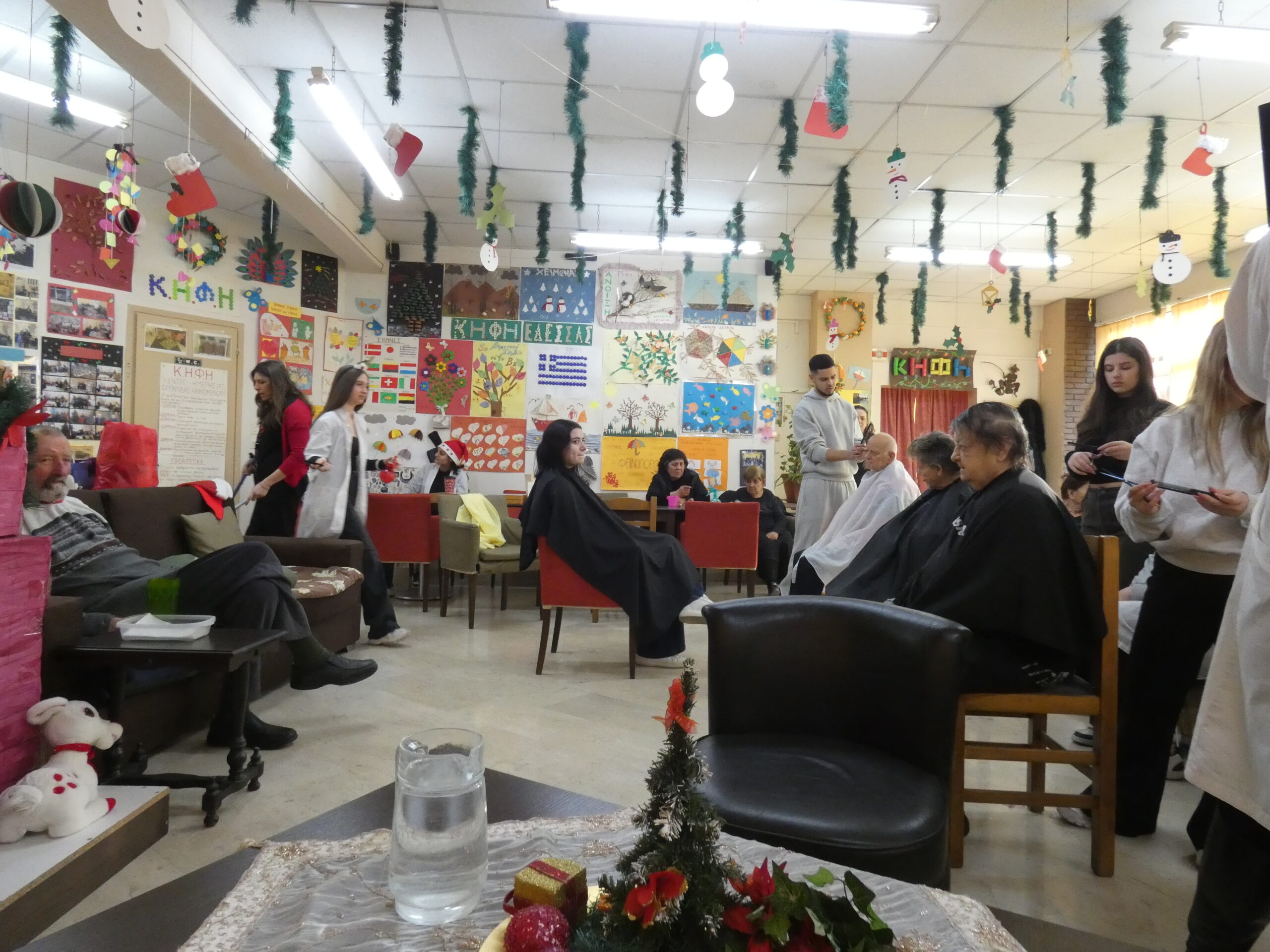 Χριστουγεννιάτικη δράση προσφοράς από τα τμήματα Κομμωτικής του ΕΠΑΛ-ΕΚ Έδεσσας