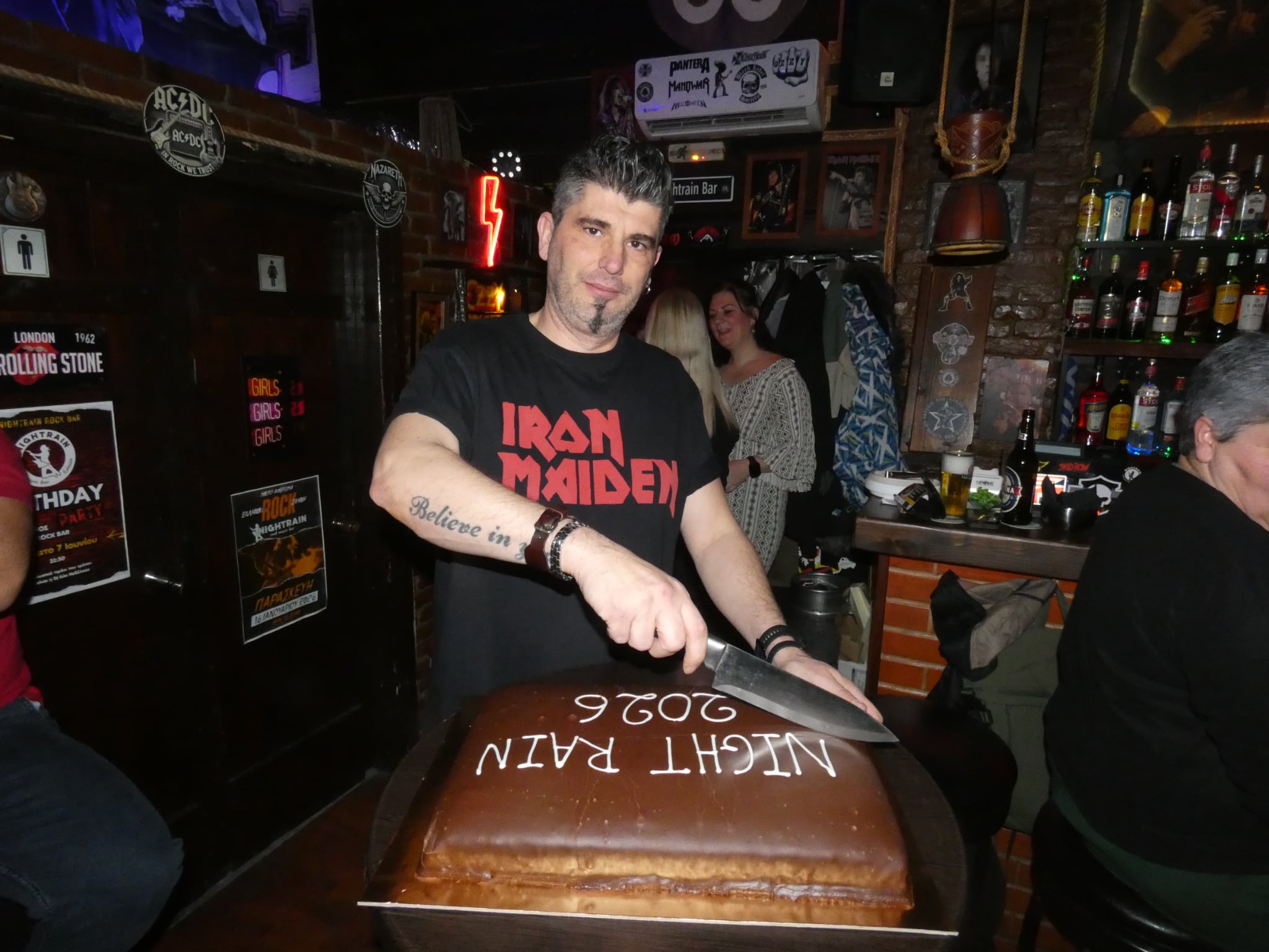 Δύο χρόνια Nightrain Rock Bar – Κοπή βασιλόπιτας σε ροκ ρυθμούς (video + photos)