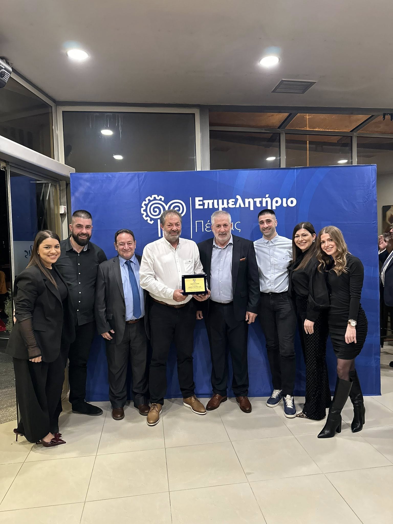 Τιμή σε μια οικογενειακή διαδρομή τριών δεκαετιών – Βράβευση των Αφών Τούρα από το Επιμελητήριο Πέλλας (video + photos)