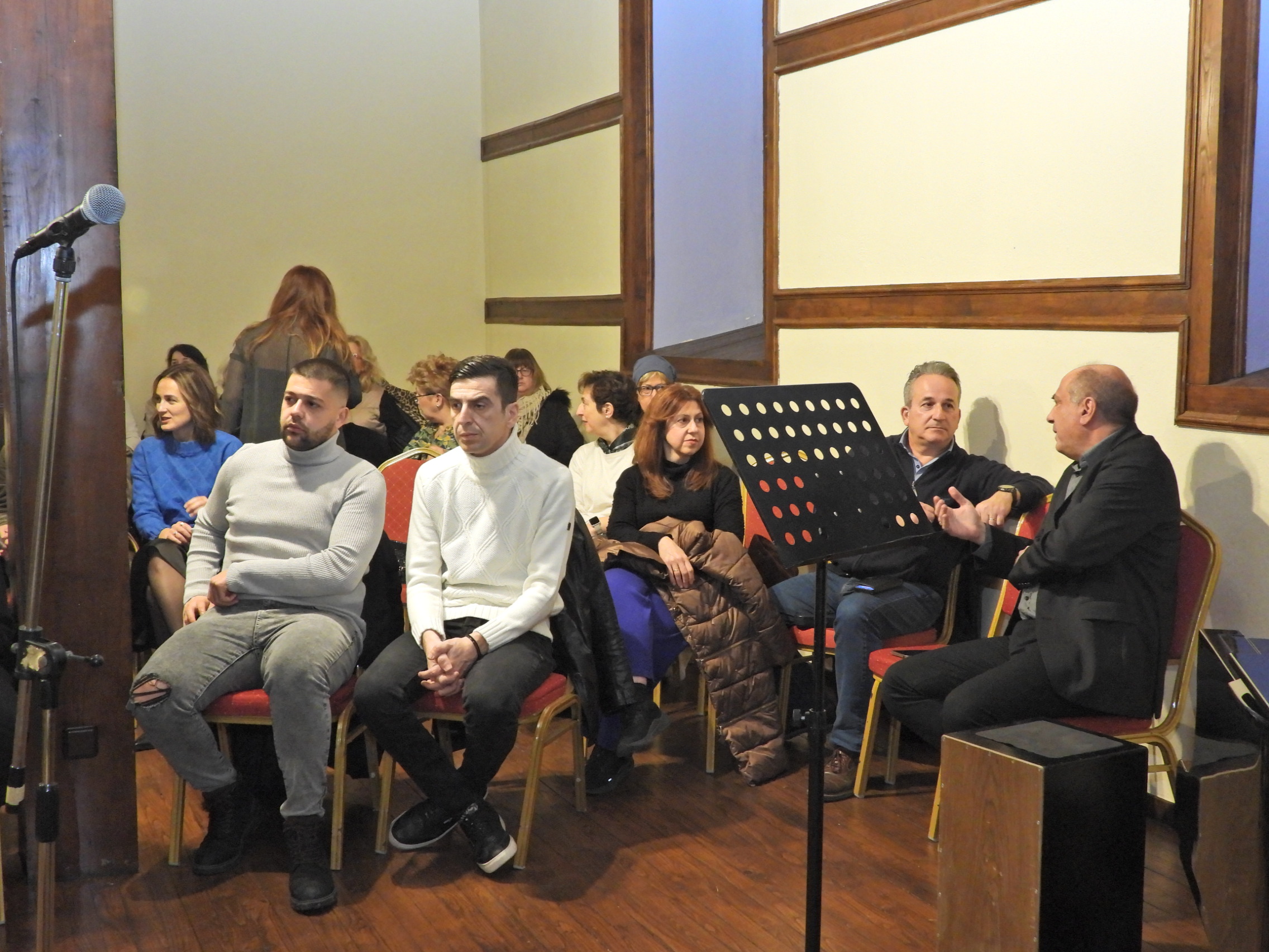 Πλήθος κόσμου στο Παρθεναγωγείο Έδεσσας για την παρουσίαση του βιβλίου του Παύλου Παυλίδη