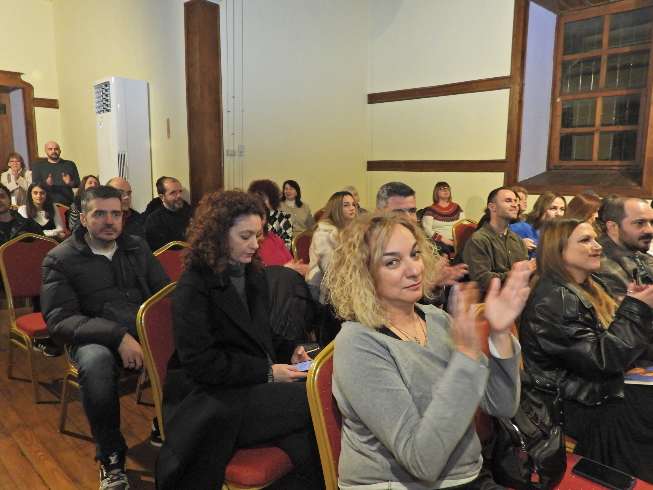 Πλήθος κόσμου στο Παρθεναγωγείο Έδεσσας για την παρουσίαση του βιβλίου του Παύλου Παυλίδη