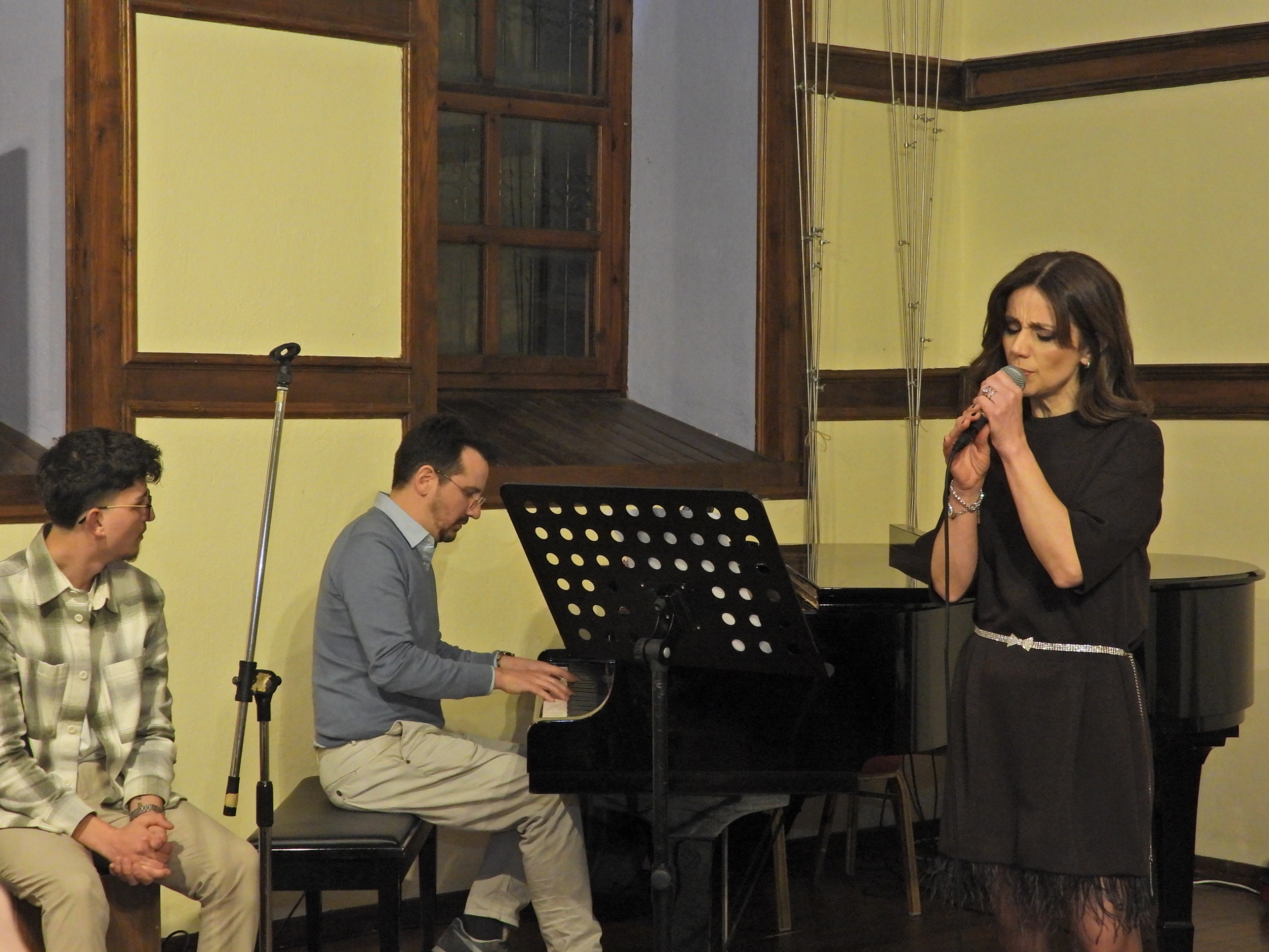 Πλήθος κόσμου στο Παρθεναγωγείο Έδεσσας για την παρουσίαση του βιβλίου του Παύλου Παυλίδη