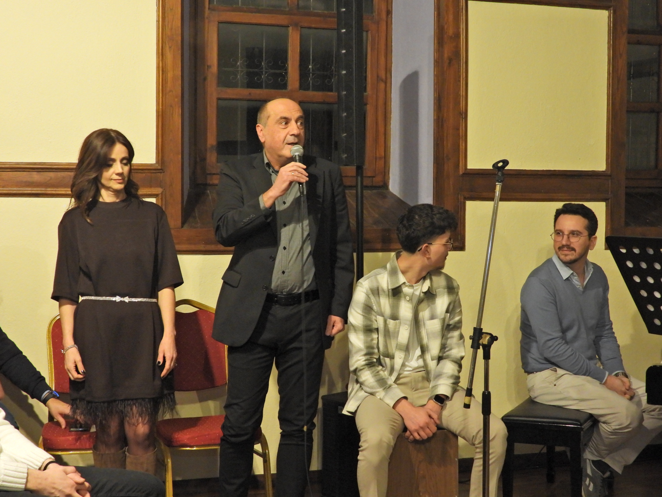 Πλήθος κόσμου στο Παρθεναγωγείο Έδεσσας για την παρουσίαση του βιβλίου του Παύλου Παυλίδη