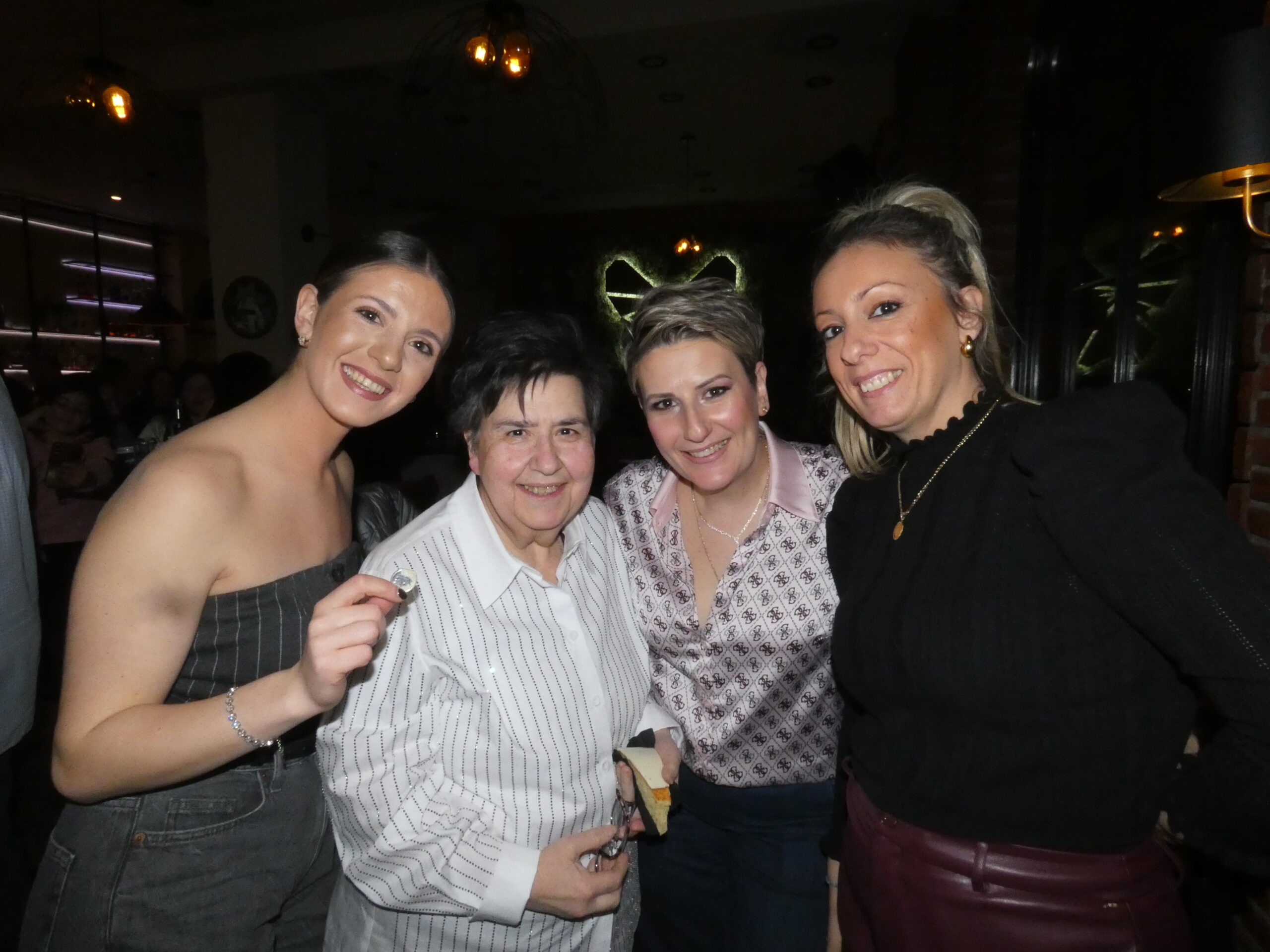 Σε ζεστό και γιορτινό κλίμα η κοπή βασιλόπιτας του Physio Ροή