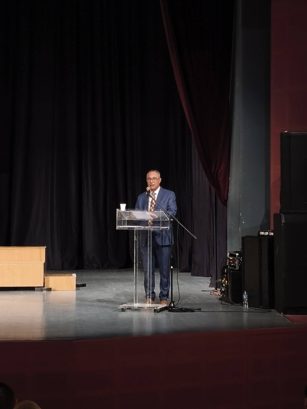 Ο Γιώργος Καρασμάνης στην εκδήλωση για τη μνήμη των Τριών Ιεραρχών