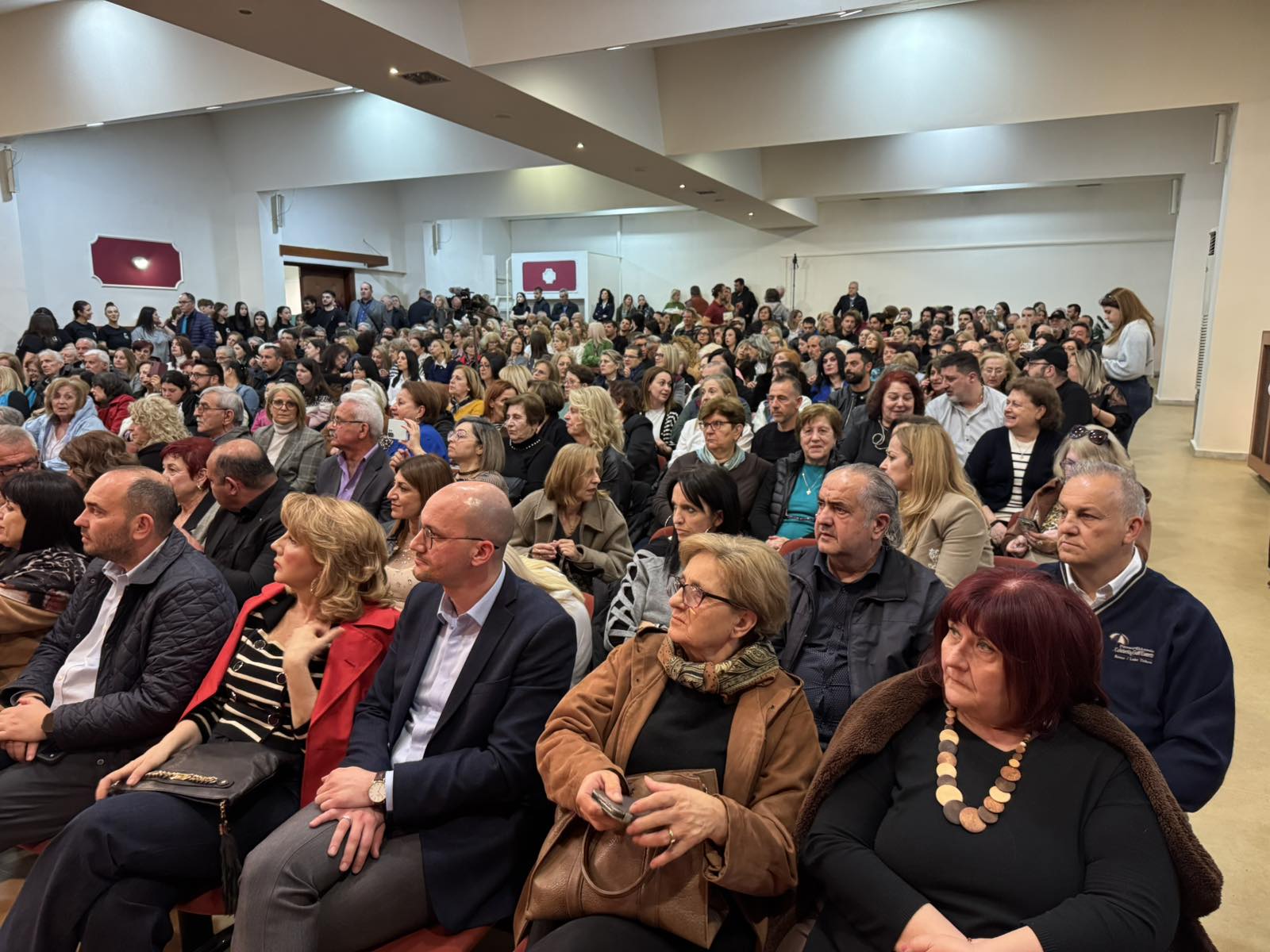 Βραδιά πολιτισμού και συγκίνησης στην Κρύα Βρύση με την παρουσίαση του βιβλίου «Καθαρμός» – Επίτιμος δημότης Πέλλας ο Σπύρος Πετρουλάκης