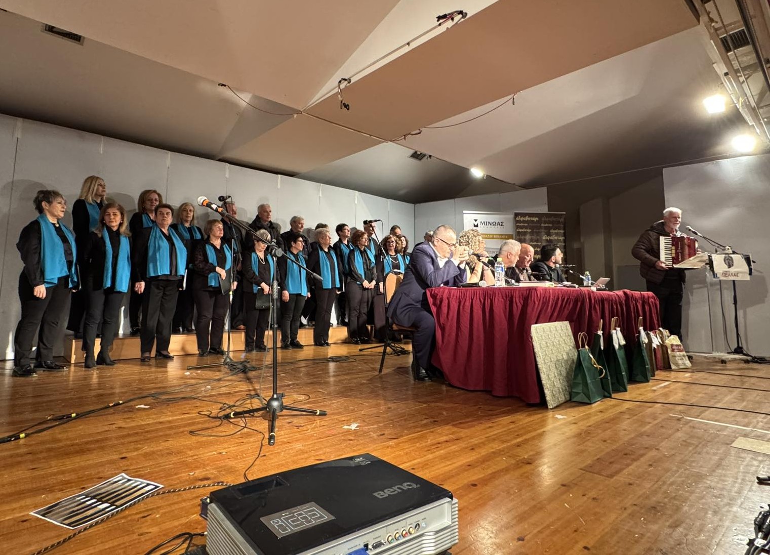 Βραδιά πολιτισμού και συγκίνησης στην Κρύα Βρύση με την παρουσίαση του βιβλίου «Καθαρμός» – Επίτιμος δημότης Πέλλας ο Σπύρος Πετρουλάκης