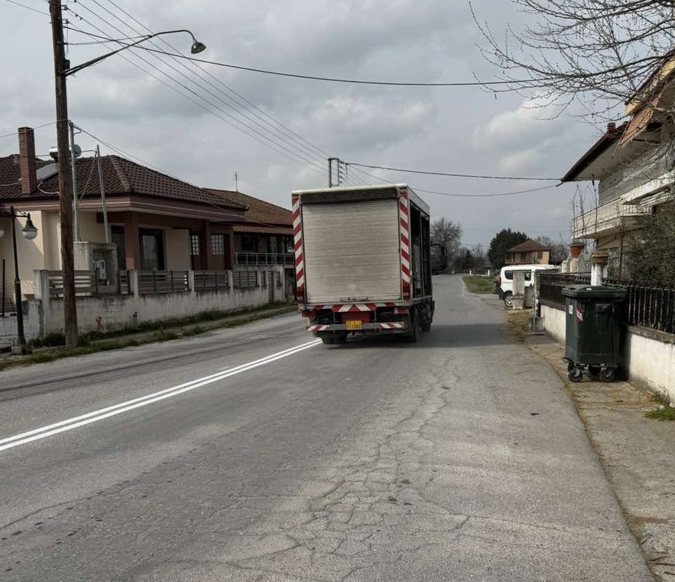 Διαγραμμίσεις επαρχιακών δημοτικών οδών από τον Δήμο Πέλλας για την ενίσχυση της οδικής ασφάλειας