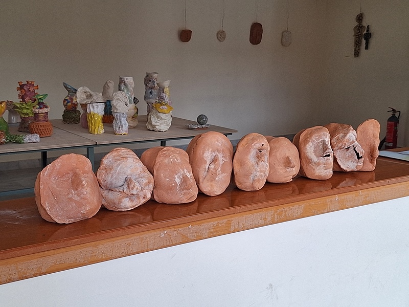 Η δύναμη της Αφής στην Διεθνή Έκθεση Κεραμικής «Άγγιξε ΜΕ» του ΚΔΑΠμεΑ στα Γιαννιτσά - Με επιτυχία και πολλά μηνύματα τα εγκαίνια