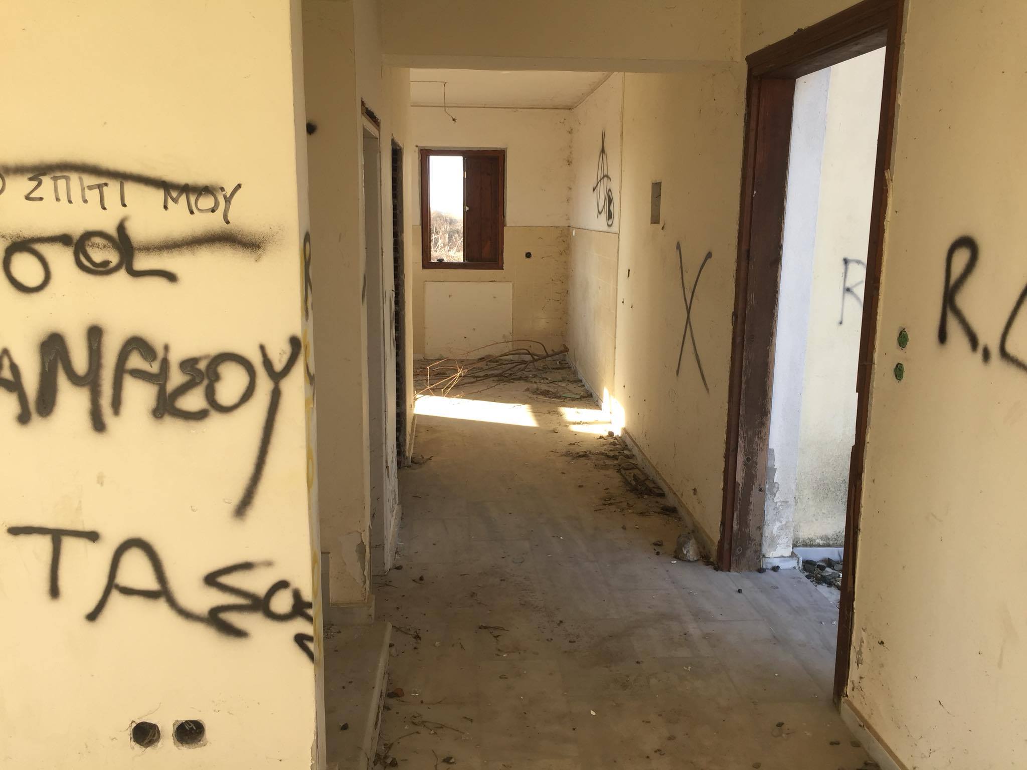 Επιτέλους γκρεμίστε τις ή κάντε κάτι : Οι Λαϊκές Κατοικίες Κρύας Βρύσης έγιναν μνημείο κρατικής αδράνειας Του Δημήτρη Τσουφλίδη Δημοσιογράφος – Μέλος της ΕΔΗΠΗΤ