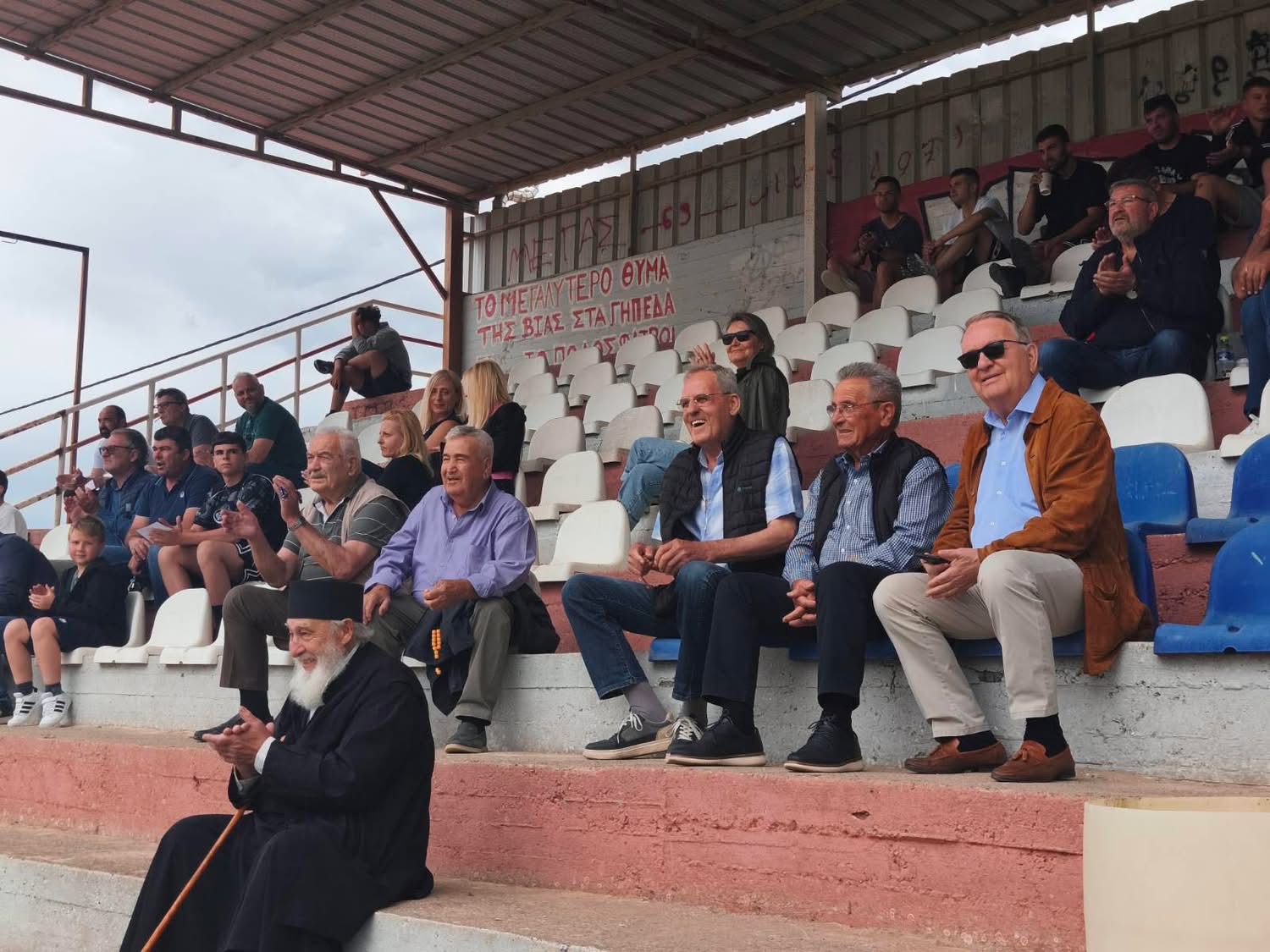 Στον υπέροχο ποδοσφαιρικό αγώνα που διεξήχθη στο γήπεδο της Πέλλας παραβρέθηκε ο Γιώργος Καρασμάνης