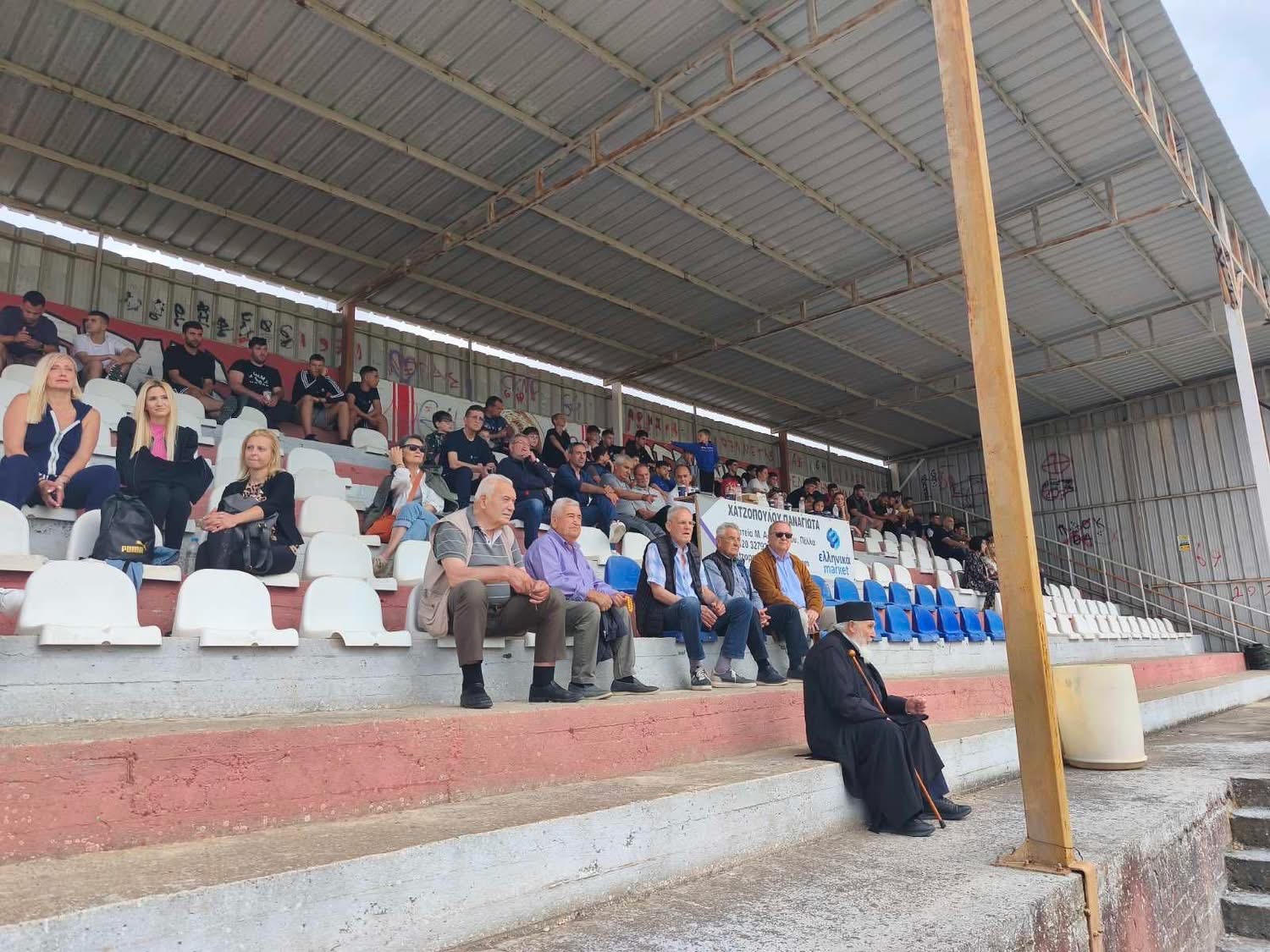 Στον υπέροχο ποδοσφαιρικό αγώνα που διεξήχθη στο γήπεδο της Πέλλας παραβρέθηκε ο Γιώργος Καρασμάνης