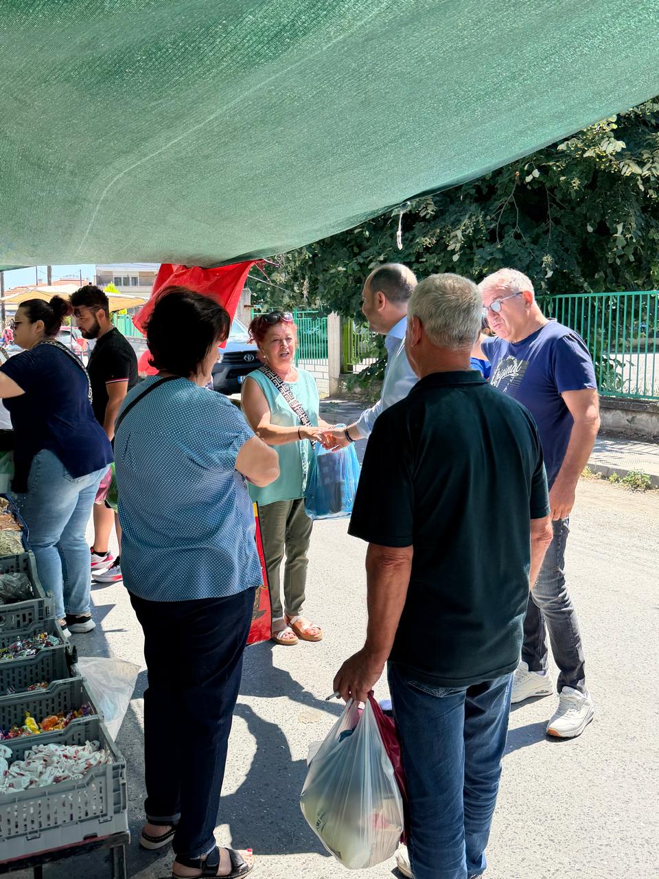 Επίσκεψη Λάκη Βασιλειάδη στη Λαϊκή αγορά Σκύδρας