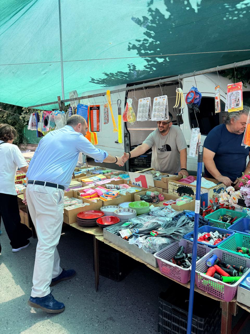 Επίσκεψη Λάκη Βασιλειάδη στη Λαϊκή αγορά Σκύδρας