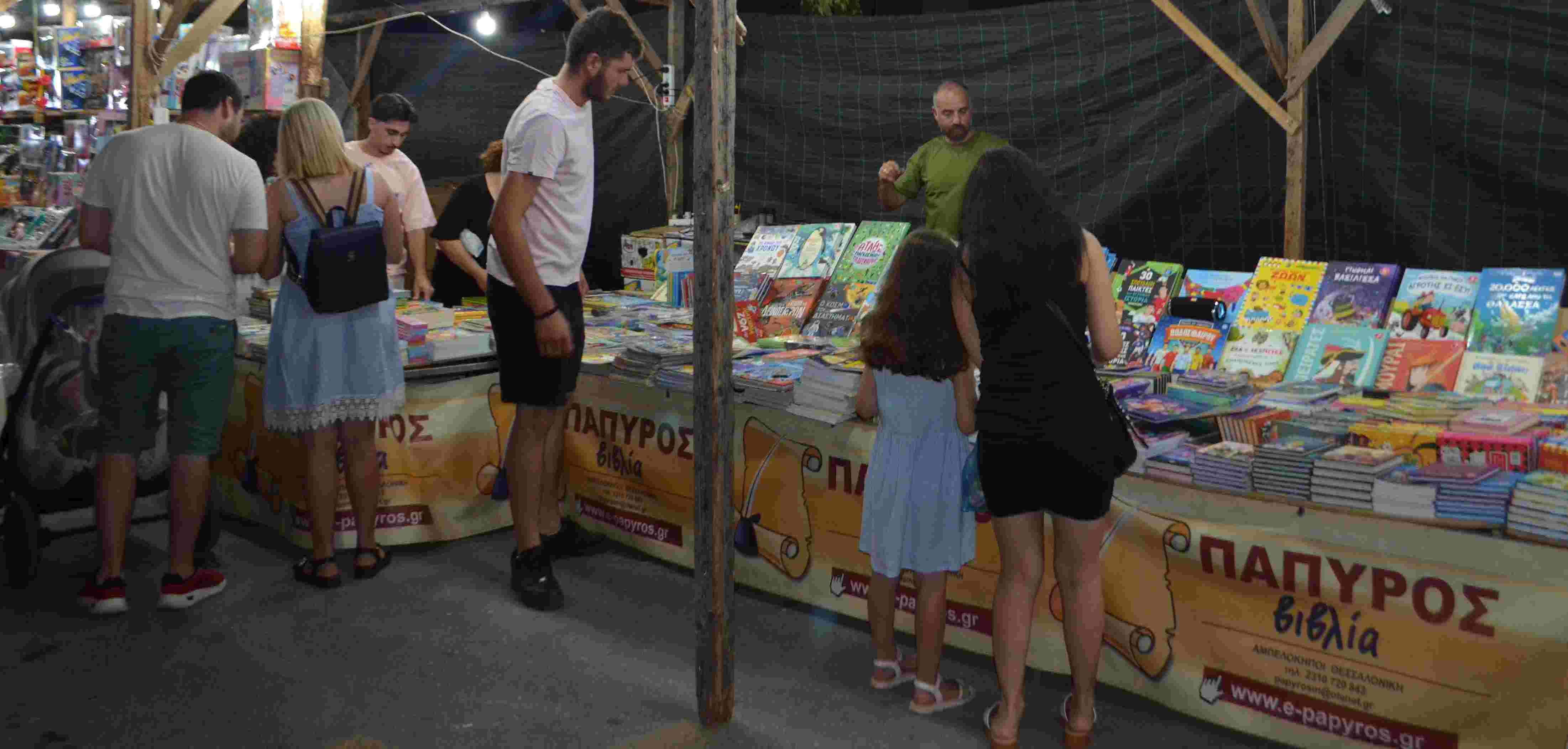 Συνεχίζεται μ΄επιτυχία η 10η Εμποροπανήγυρη Σκύδρας – Μουσική βραδιά με τη Στέλλα Κονιτοπούλου