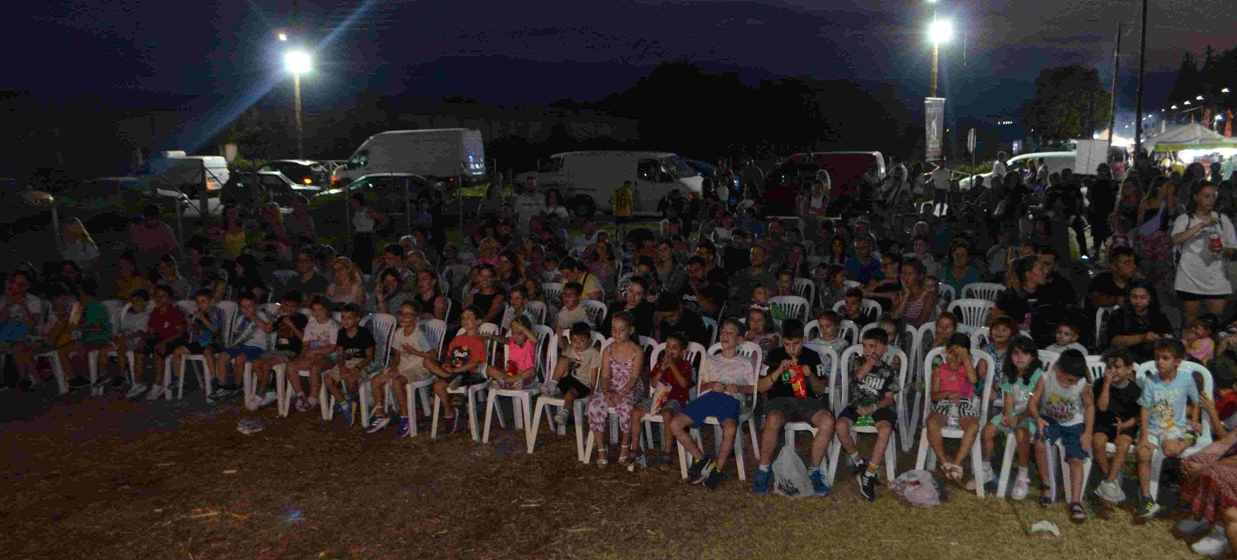 Συνεχίζεται μ΄επιτυχία η 10η Εμποροπανήγυρη Σκύδρας – Μουσική βραδιά με τη Στέλλα Κονιτοπούλου