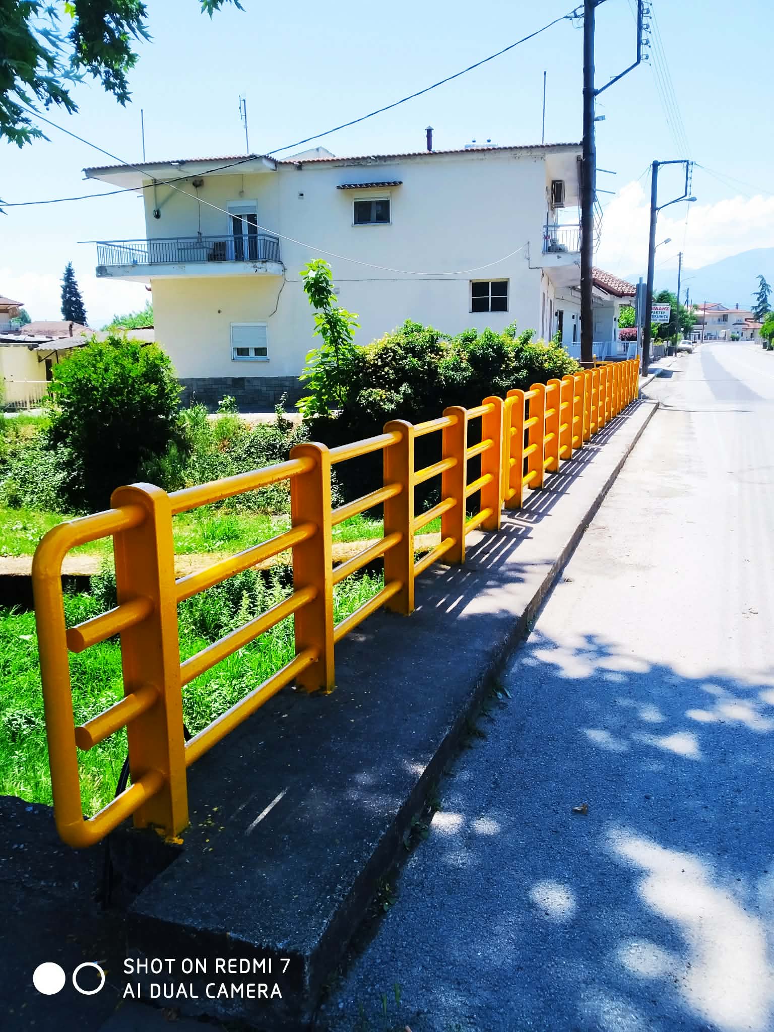 Εργασίες εξωραϊσμού και συντήρησης γεφυρών στην Πέλλα και καθαρισμοί ερεισμάτων και νησίδων στους κόμβους του εθνικού οδικού δικτύου της Πέλλας