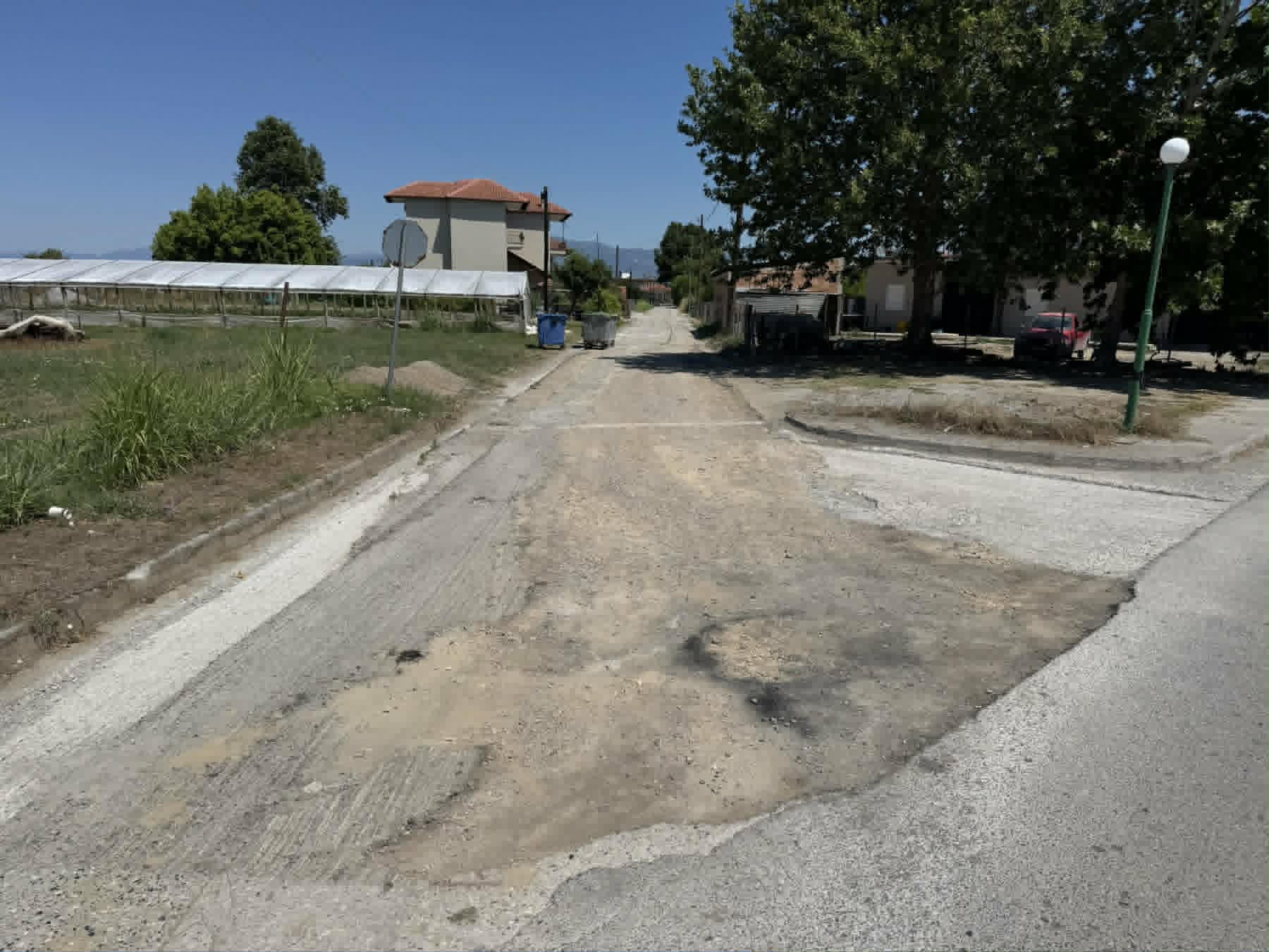 Συνεχίζονται οι ασφαλτοστρώσεις στους οικισμούς του Δήμου Πέλλας – Παρεμβάσεις στα Εσώβαλτα