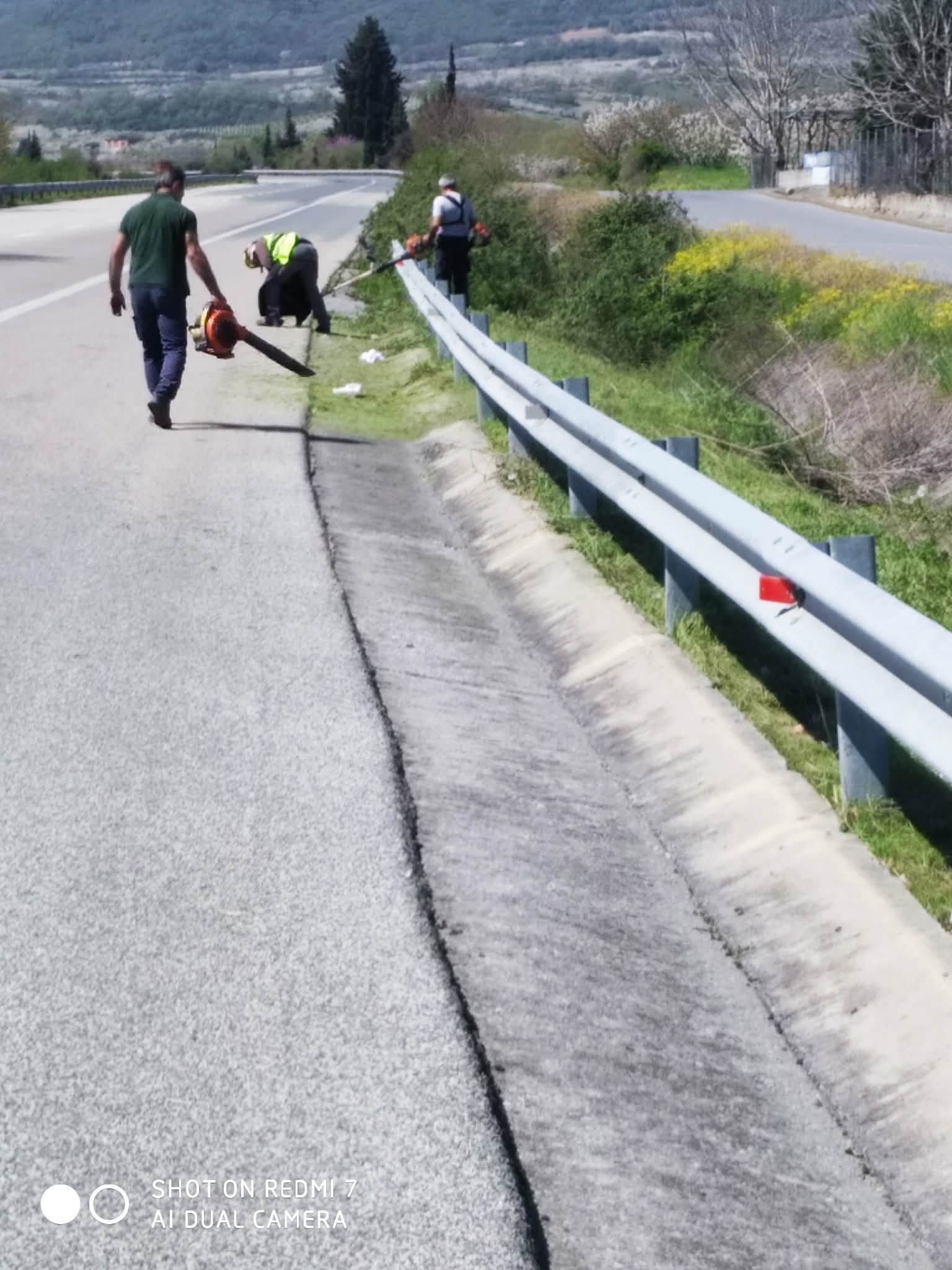 Εργασίες εξωραϊσμού και συντήρησης γεφυρών στην Πέλλα και καθαρισμοί ερεισμάτων και νησίδων στους κόμβους του εθνικού οδικού δικτύου της Πέλλας