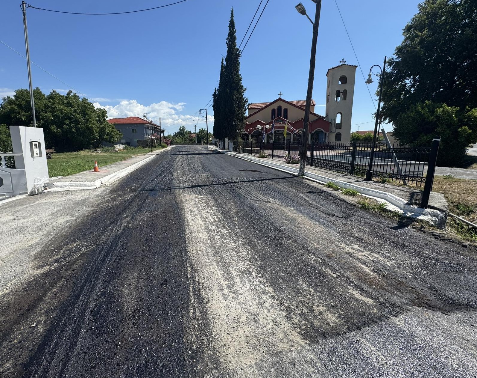 Συνεχίζονται οι ασφαλτοστρώσεις σε οικισμούς του Δήμου Πέλλας – Παρεμβάσεις που βελτιώνουν την καθημερινότητα των πολιτών