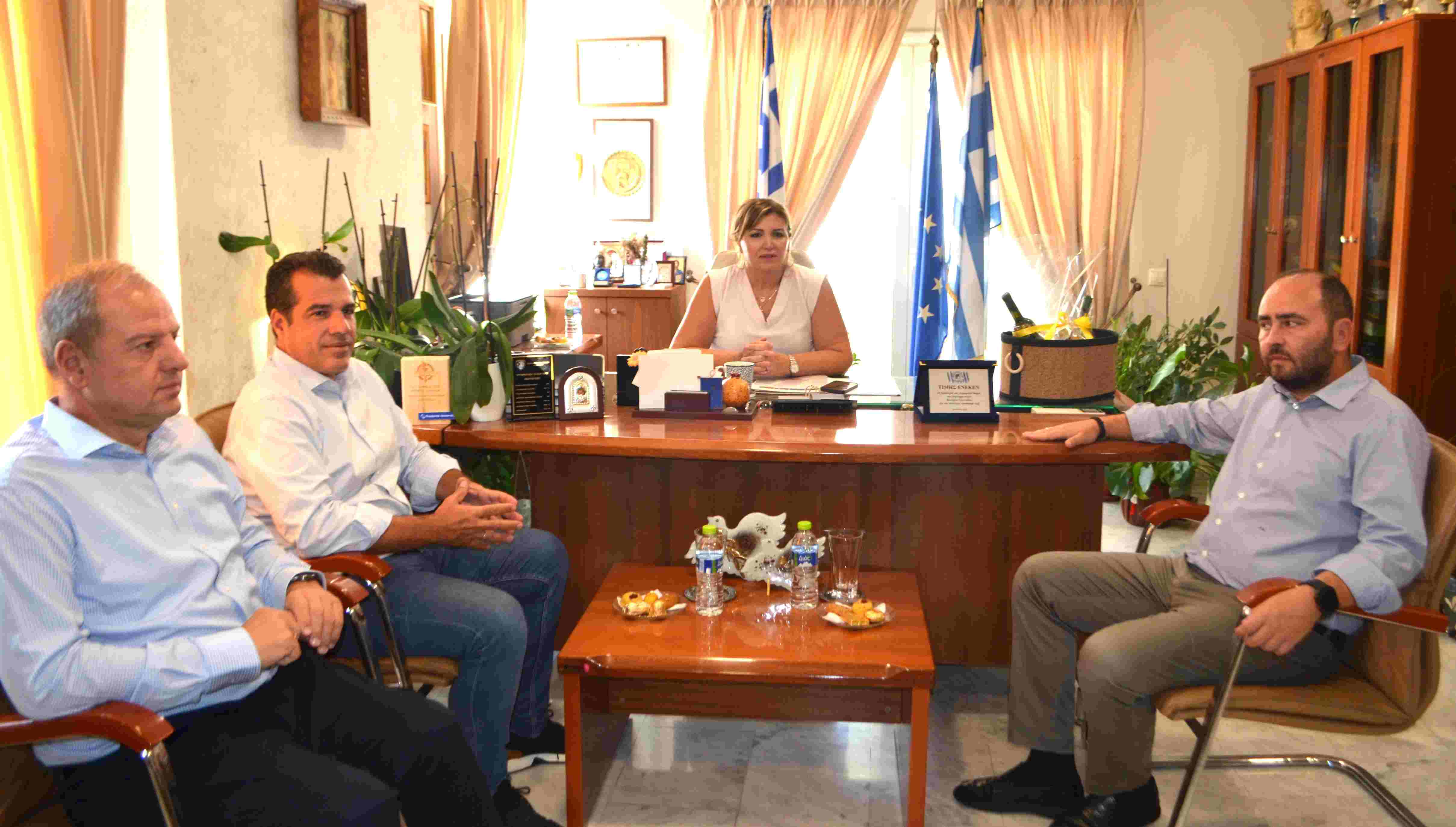 Συνάντηση της Δημάρχου Σκύδρας Κατερίνας Ιγνατιάδου με τον Υπουργό Μετανάστευσης κι Ασύλου Αθανάσιο Πλεύρη