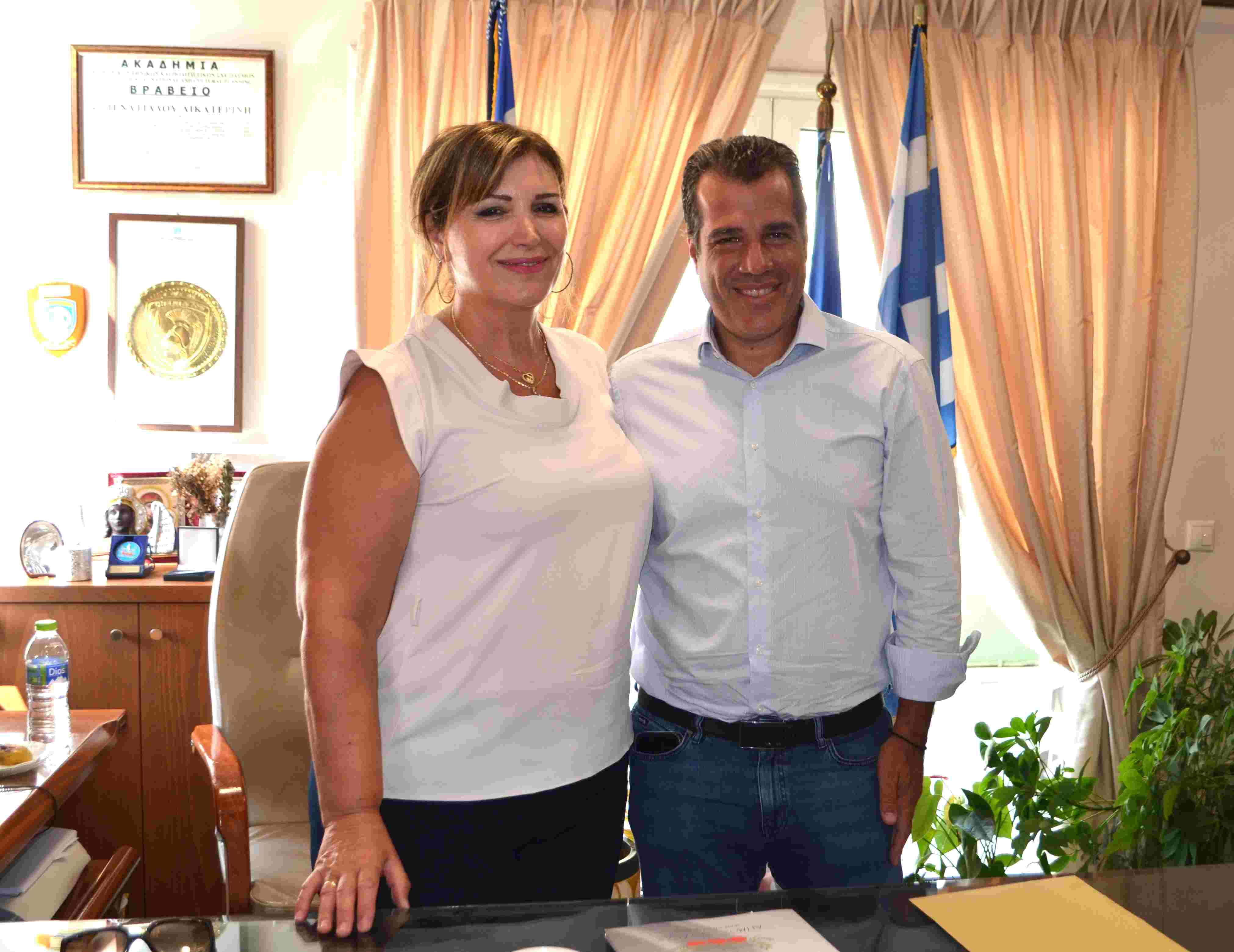 Συνάντηση της Δημάρχου Σκύδρας Κατερίνας Ιγνατιάδου με τον Υπουργό Μετανάστευσης κι Ασύλου Αθανάσιο Πλεύρη