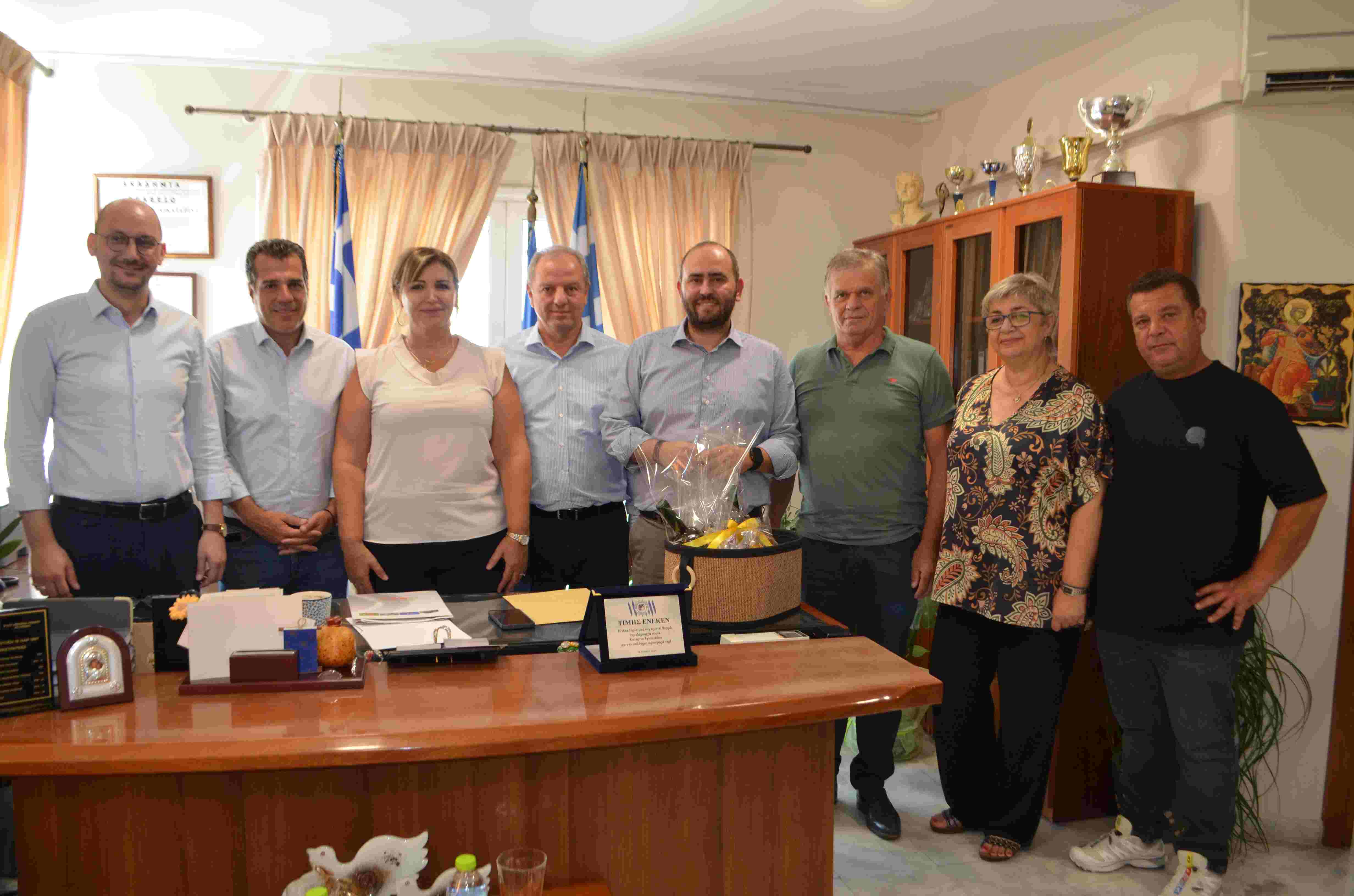 Συνάντηση της Δημάρχου Σκύδρας Κατερίνας Ιγνατιάδου με τον Υπουργό Μετανάστευσης κι Ασύλου Αθανάσιο Πλεύρη