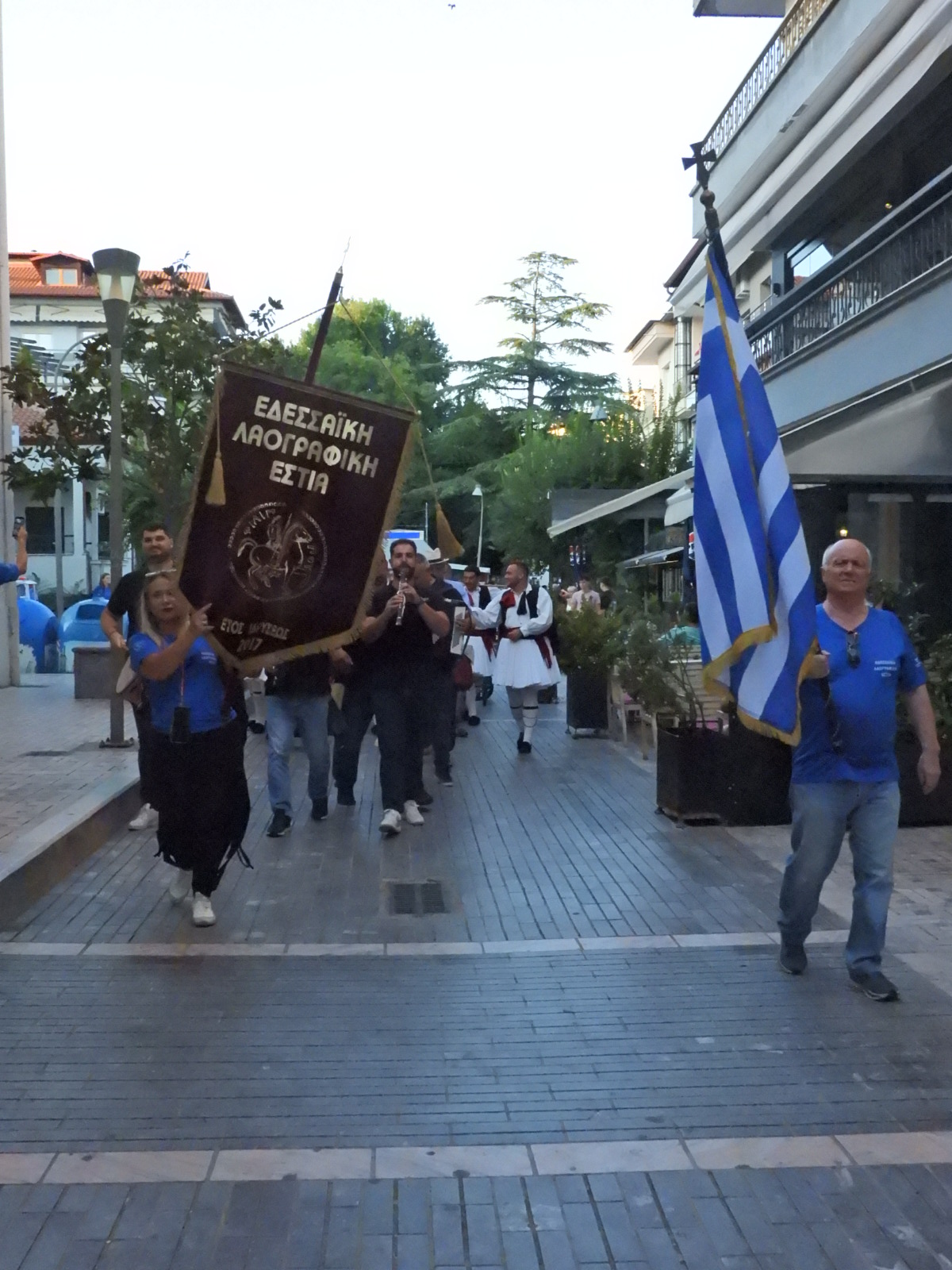 Το 4ο Φεστιβάλ Χορού και Λαογραφίας ολοκληρώθηκε με μια μεγάλη πατινάδα, χρώματα, μουσική, παράδοση και ανθρώπους που προσφέρουν (πλούσιο φωτορεπορτάζ + video)