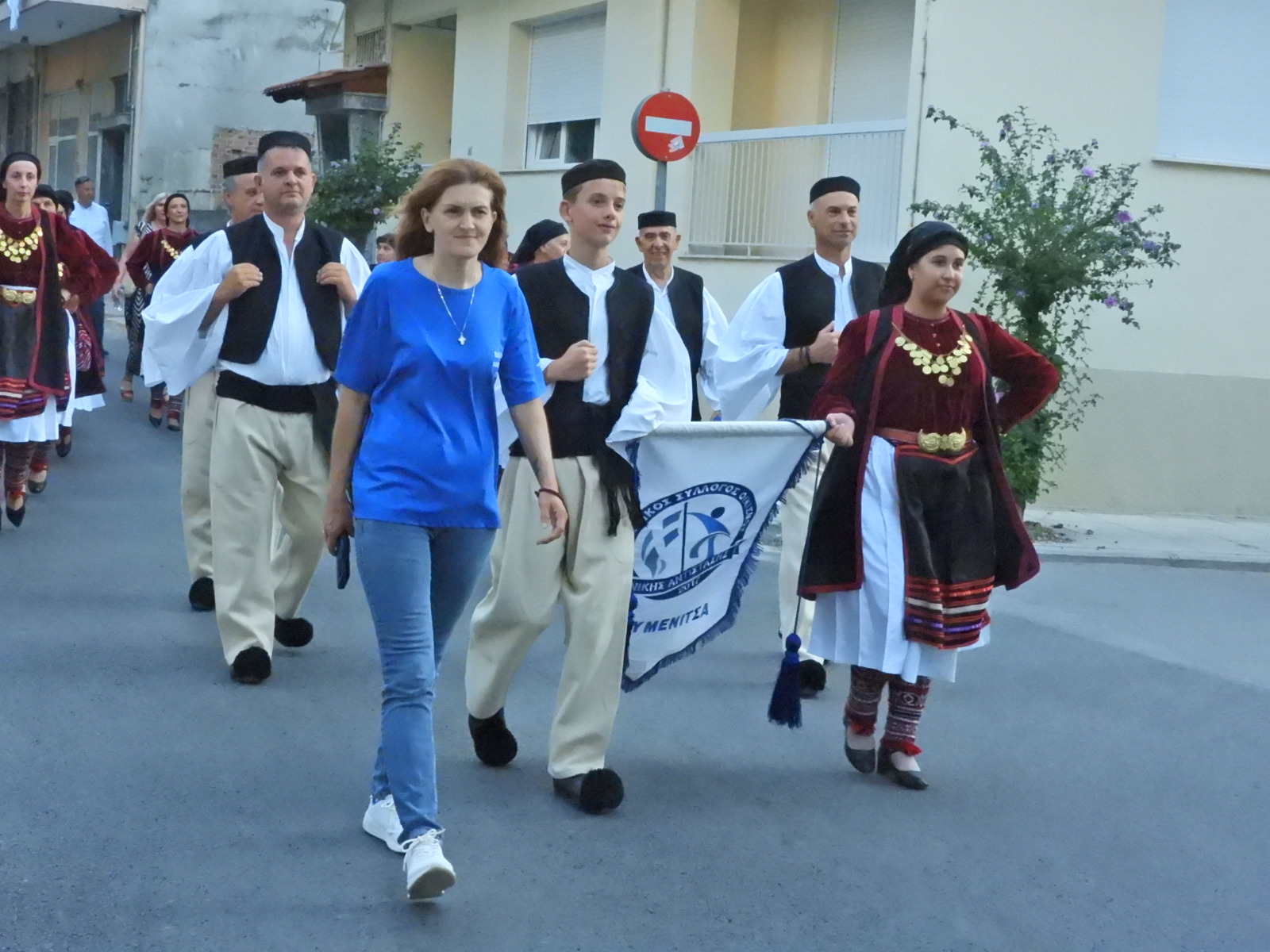 Το 4ο Φεστιβάλ Χορού και Λαογραφίας ολοκληρώθηκε με μια μεγάλη πατινάδα, χρώματα, μουσική, παράδοση και ανθρώπους που προσφέρουν (πλούσιο φωτορεπορτάζ + video)